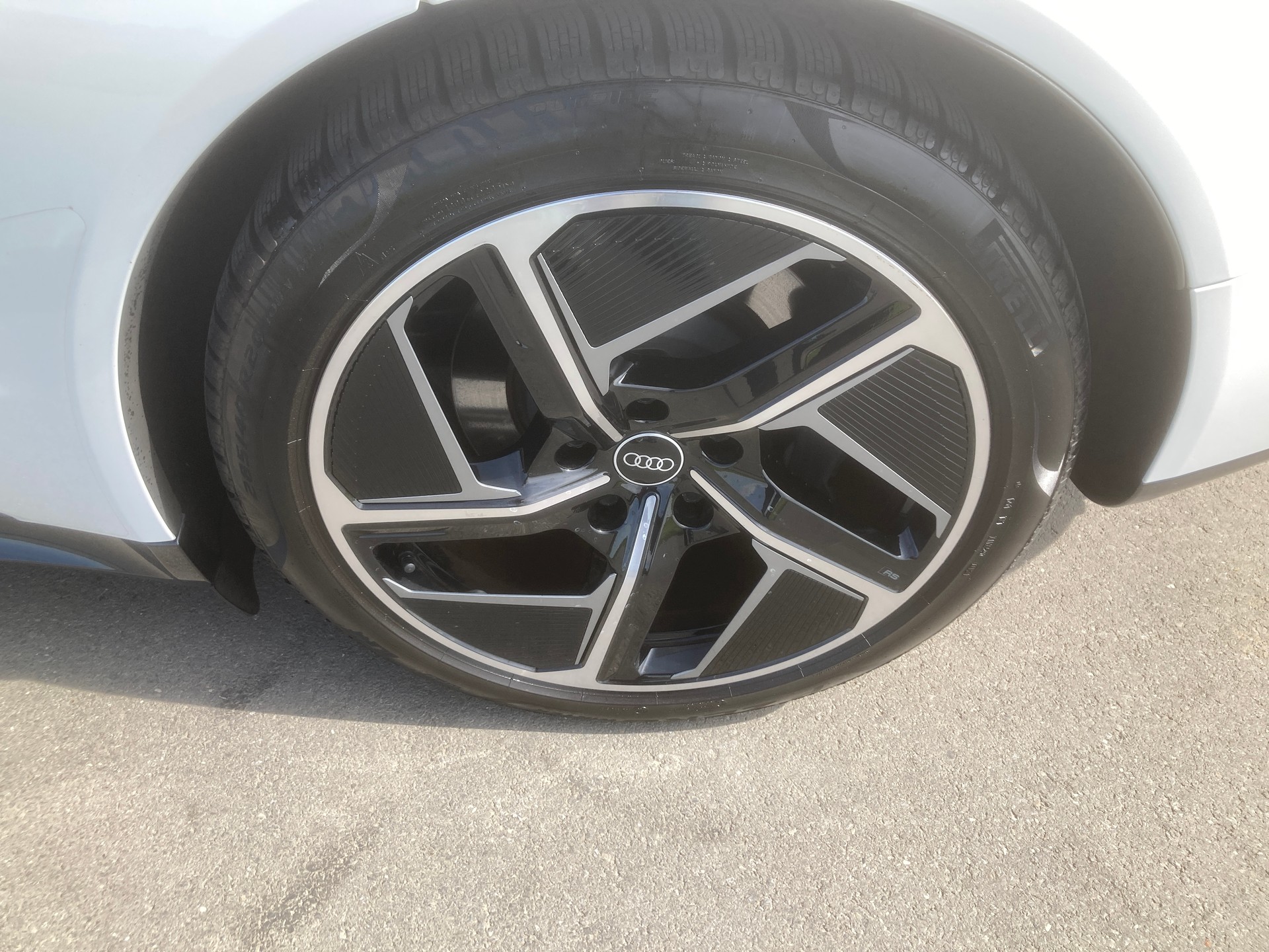 AUDI e-tron GT quattro-image-9