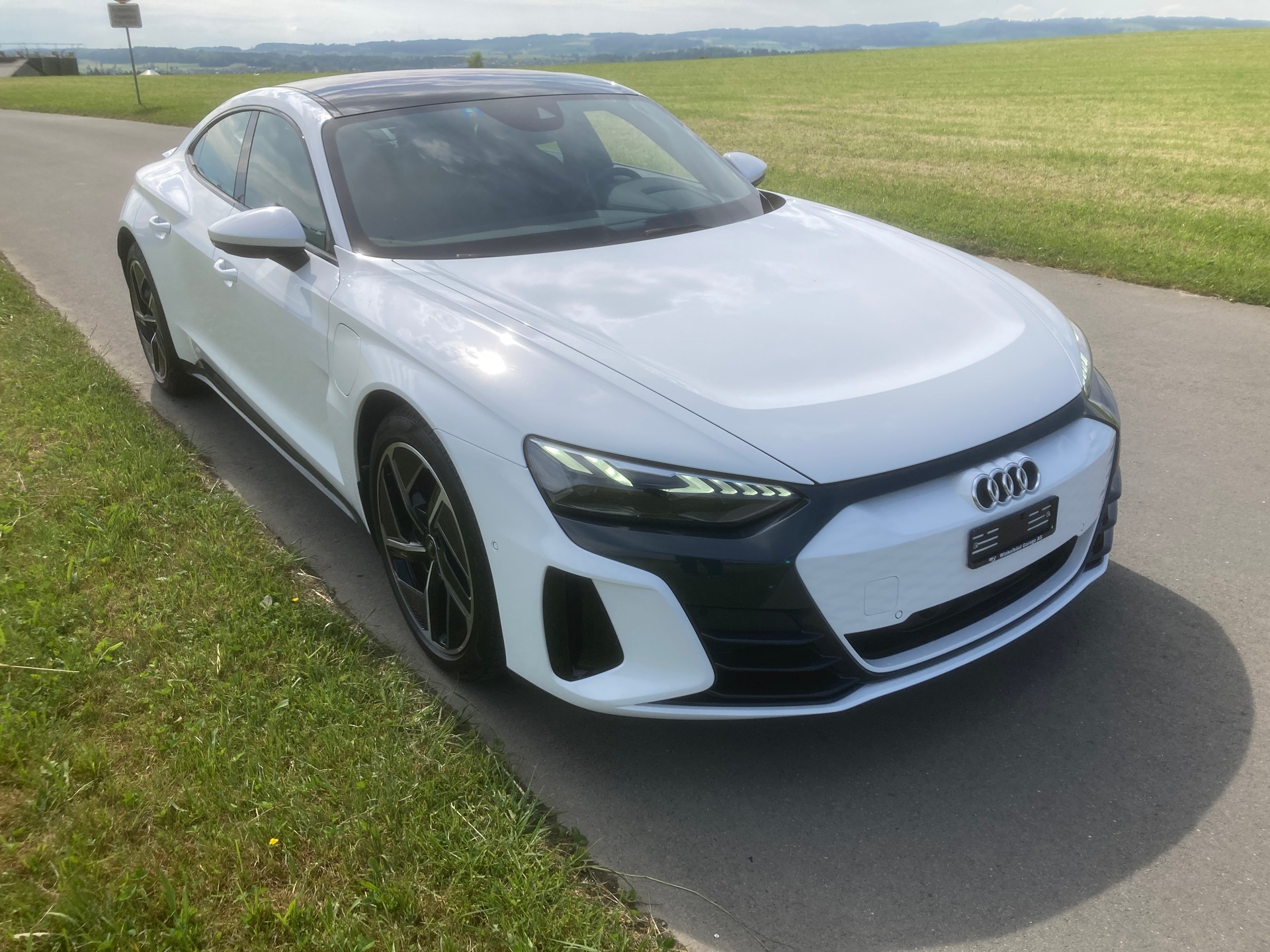 AUDI e-tron GT quattro-image-3