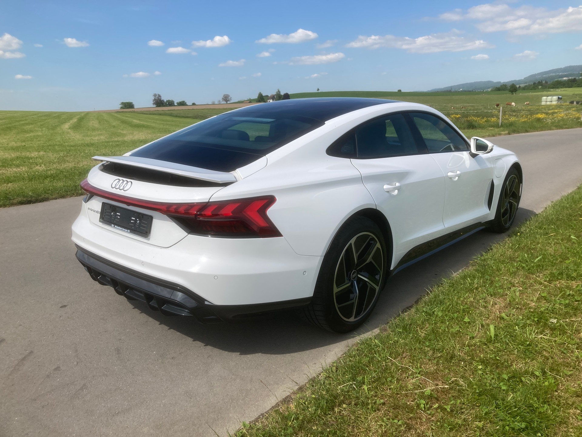 AUDI e-tron GT quattro-image-4