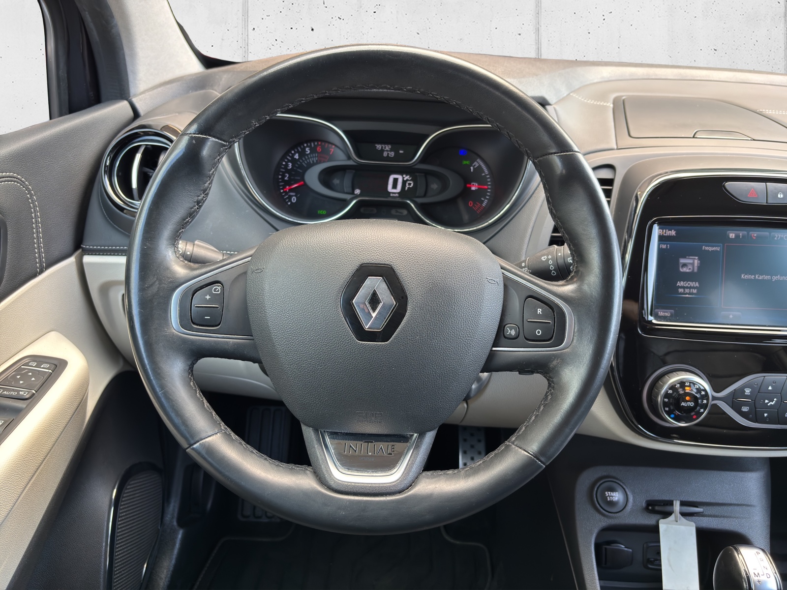 RENAULT Captur 1.3 T 16V Initiale Paris EDC mit Leder und Winterräder-image-11
