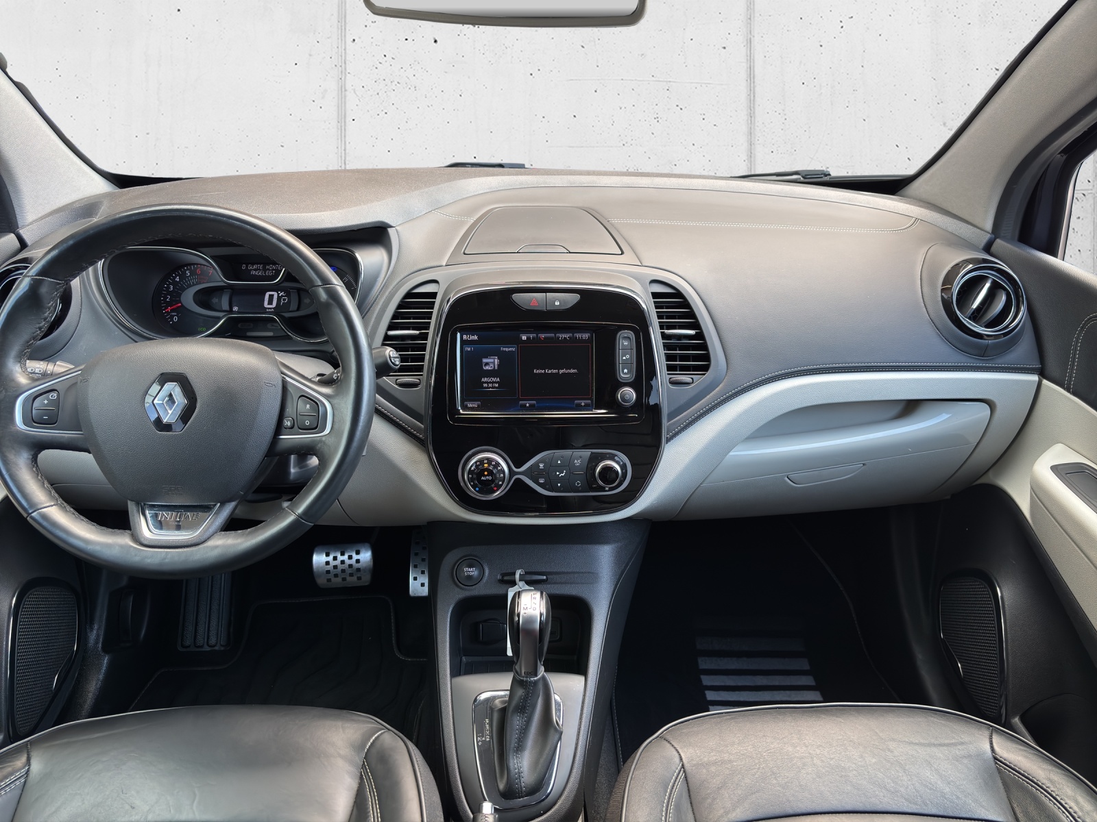 RENAULT Captur 1.3 T 16V Initiale Paris EDC mit Leder und Winterräder-image-10