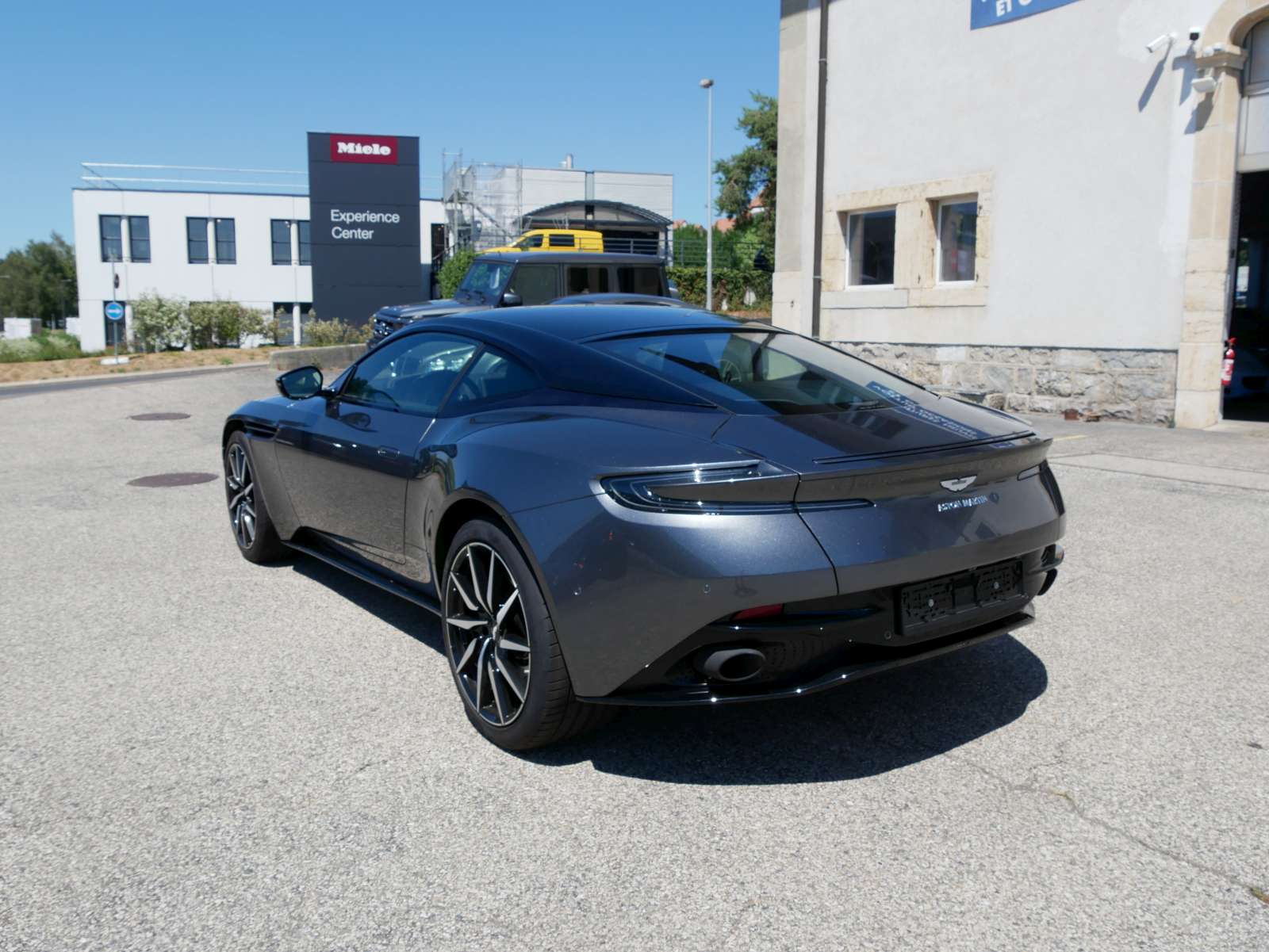 ASTON MARTIN DB11 V8 Touchtronic 3-image-2
