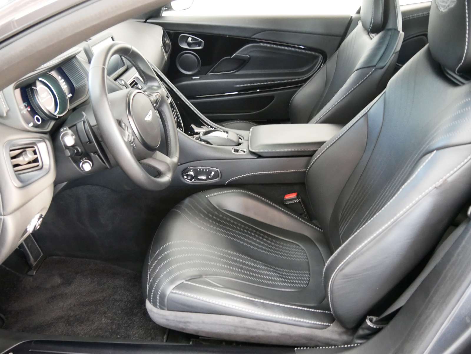 ASTON MARTIN DB11 V8 Touchtronic 3-image-7
