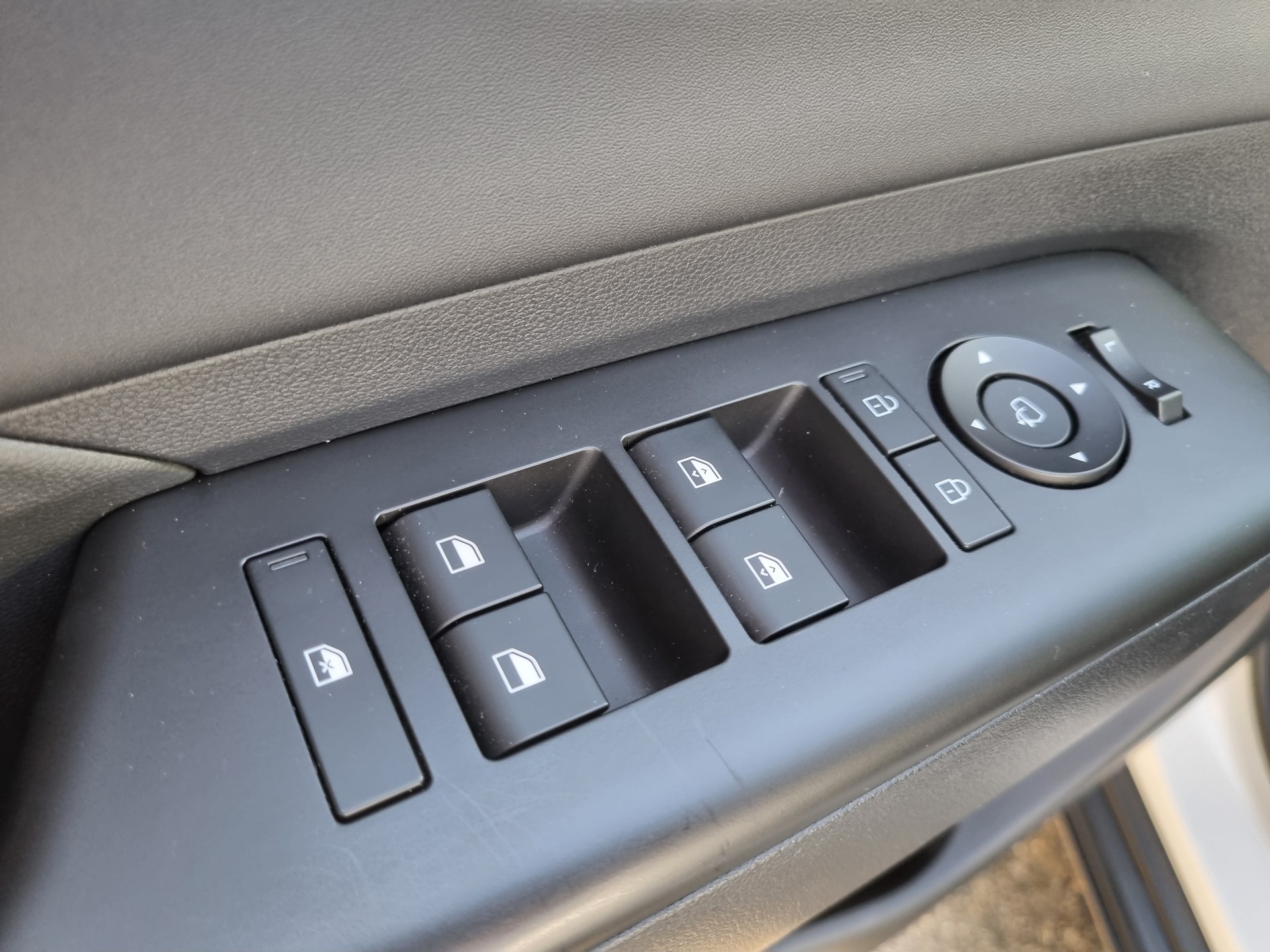 HYUNDAI Kona 1.6 GDi HEV Amplia DCT-image-14