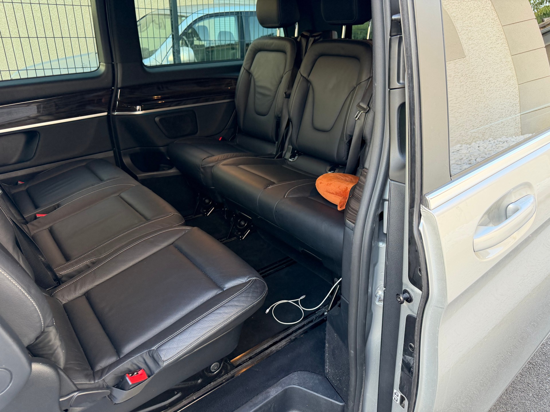 MERCEDES-BENZ V 250 d Avantgarde lang 4matic-image-4