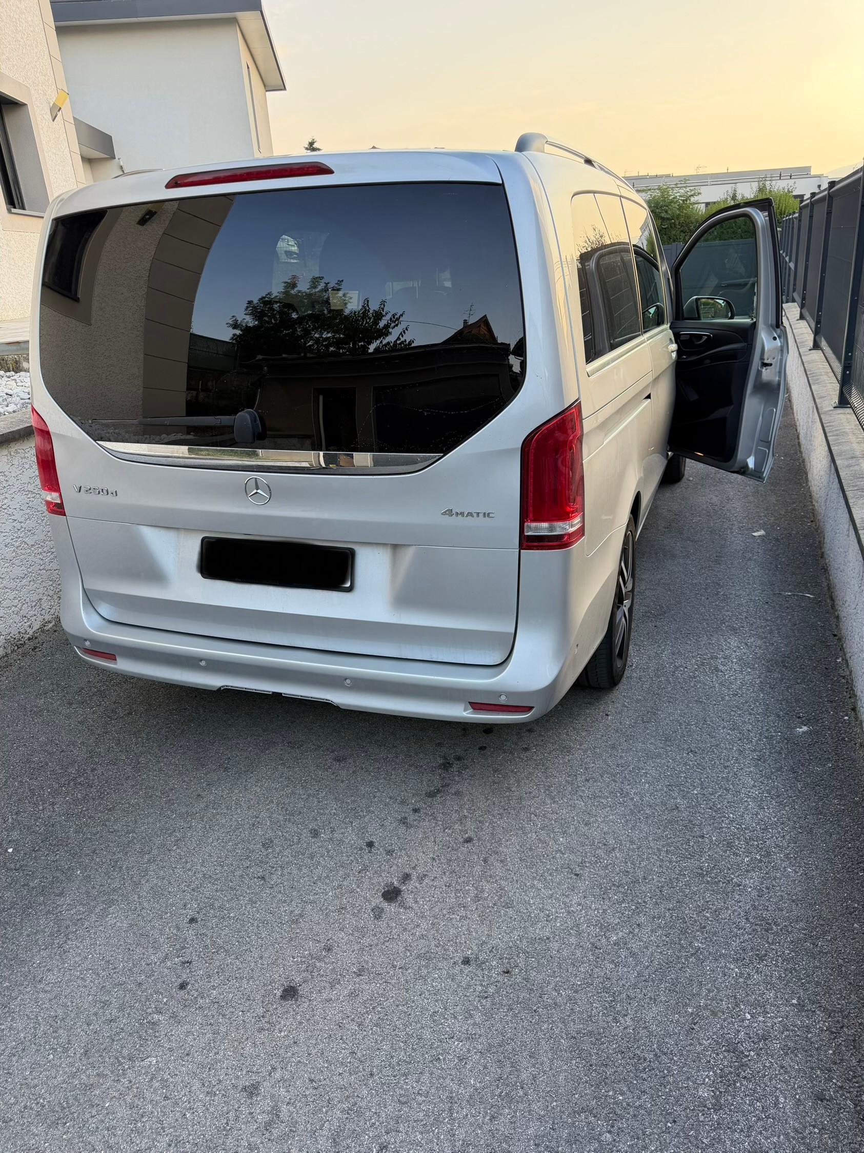 MERCEDES-BENZ V 250 d Avantgarde lang 4matic-image-2