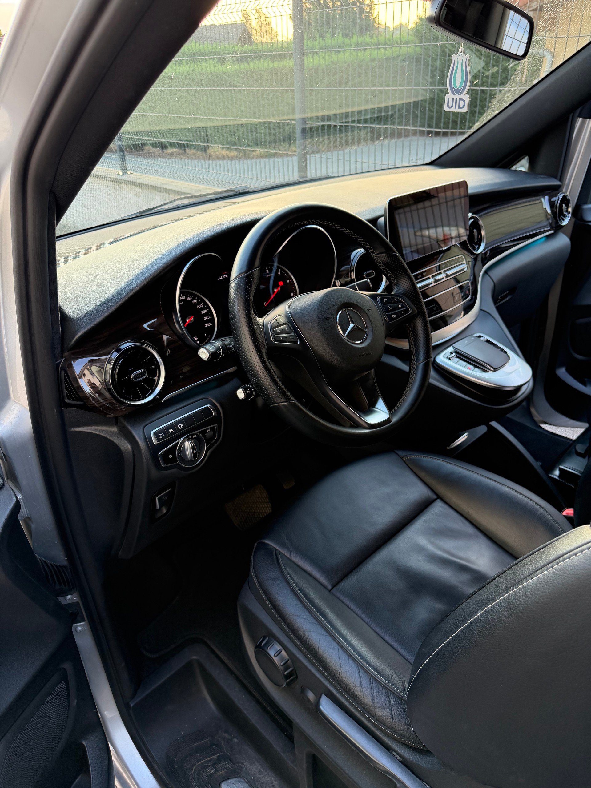 MERCEDES-BENZ V 250 d Avantgarde lang 4matic-image-5