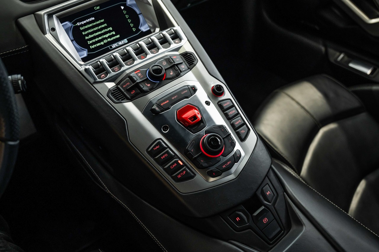LAMBORGHINI Aventador LP700-4 Coupé E-Gear-image-28