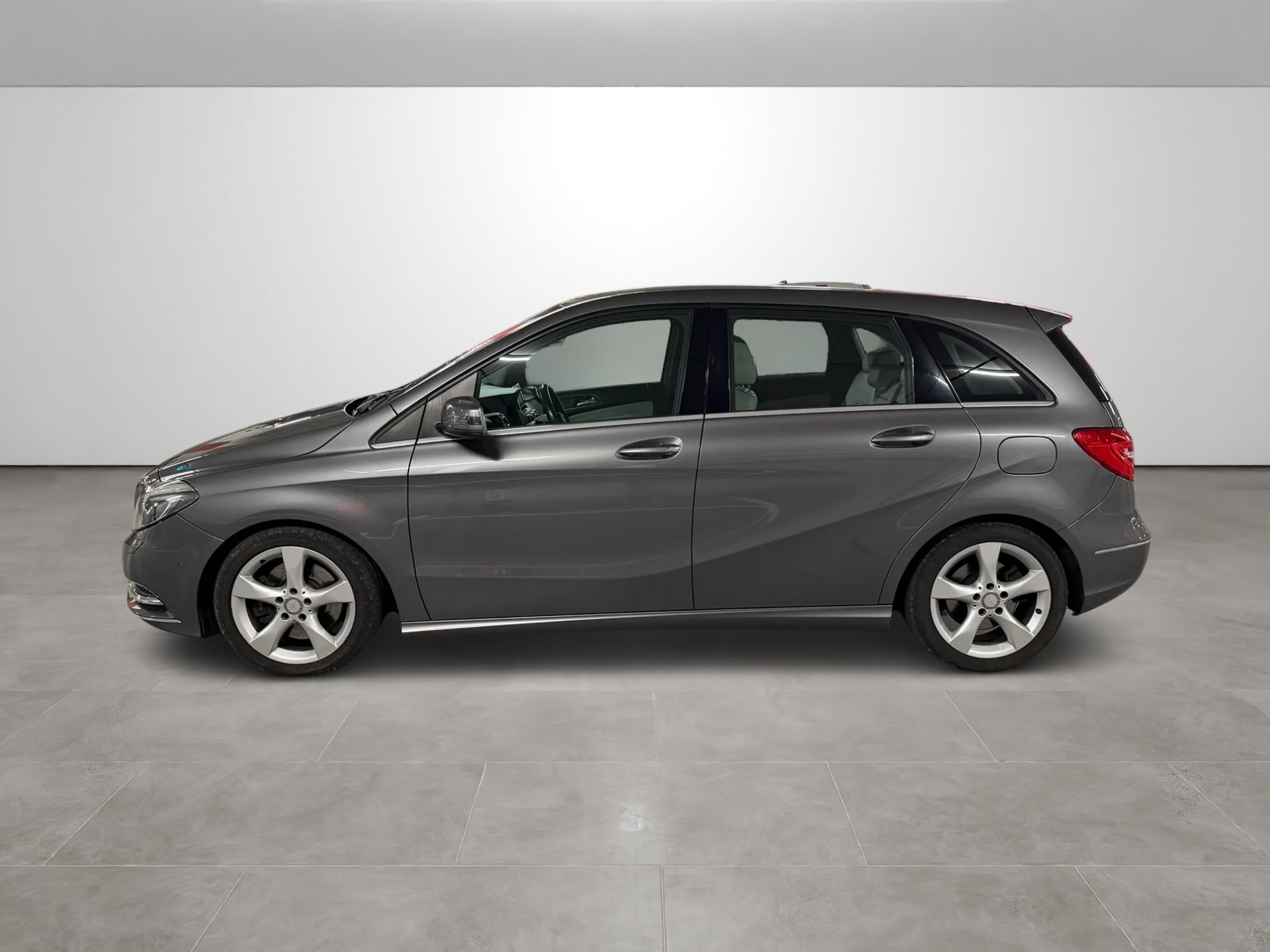 MERCEDES-BENZ B 220 4Matic 7G-DCT-image-6