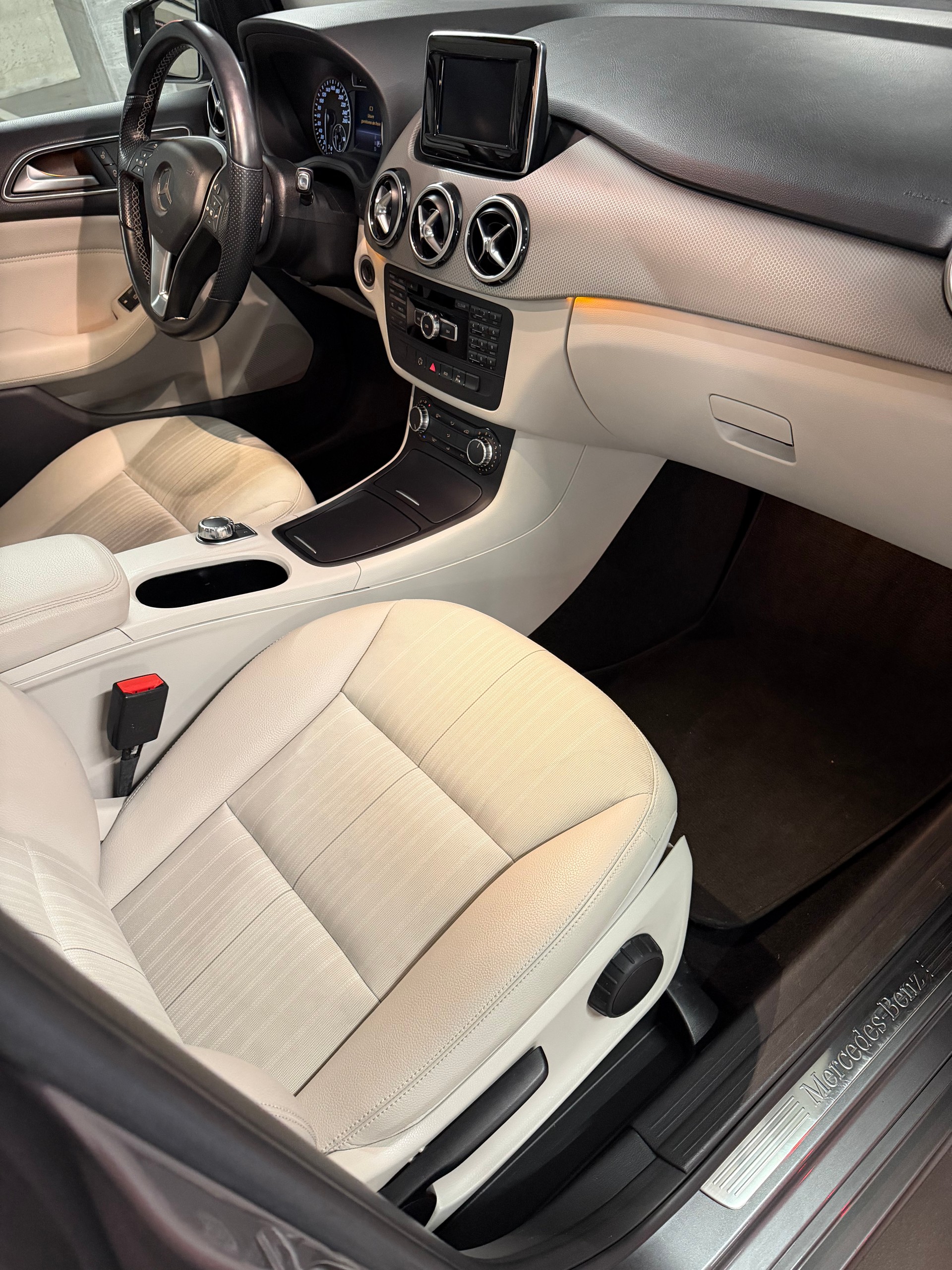 MERCEDES-BENZ B 220 4Matic 7G-DCT-image-10