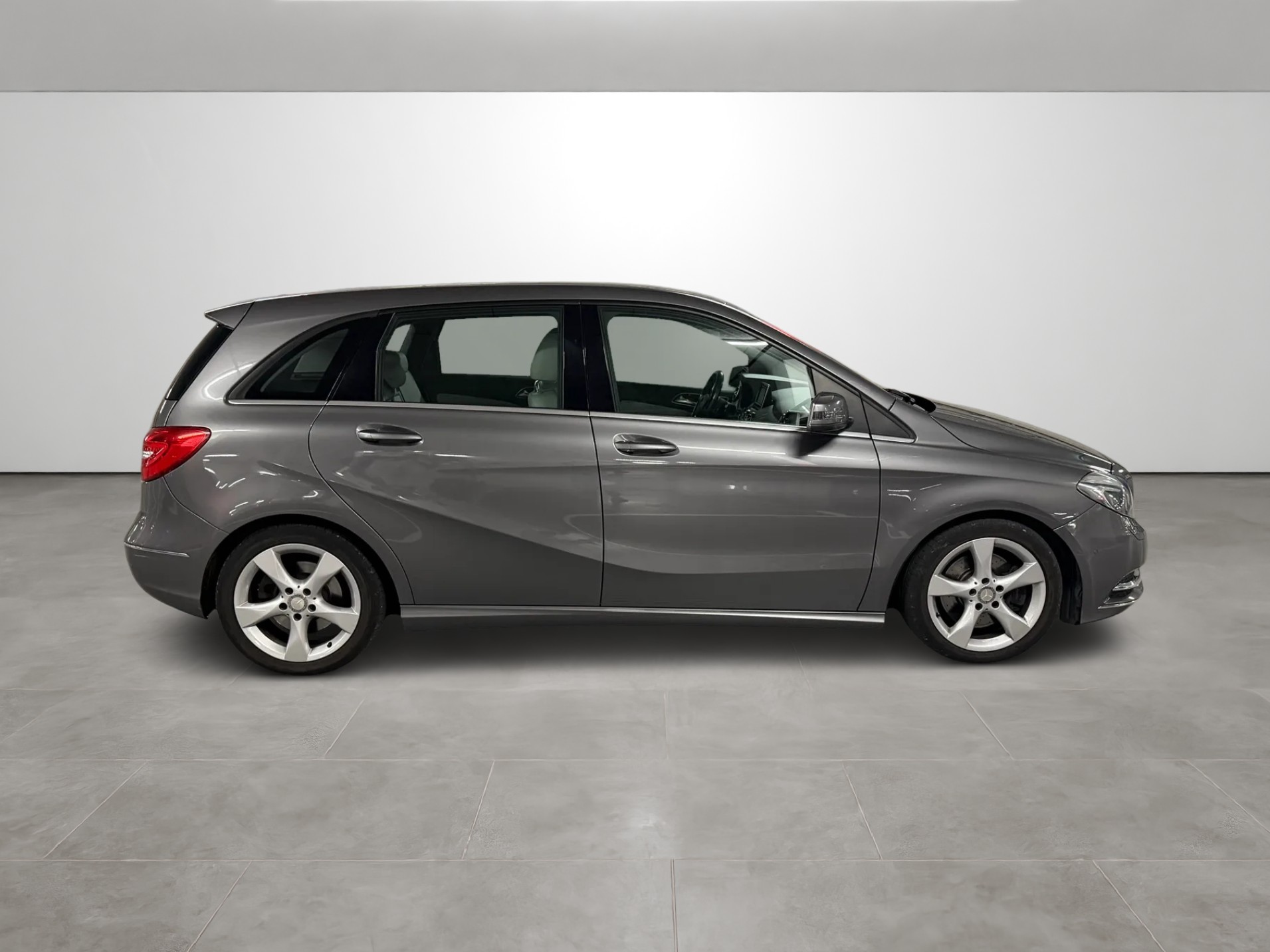 MERCEDES-BENZ B 220 4Matic 7G-DCT-image-7