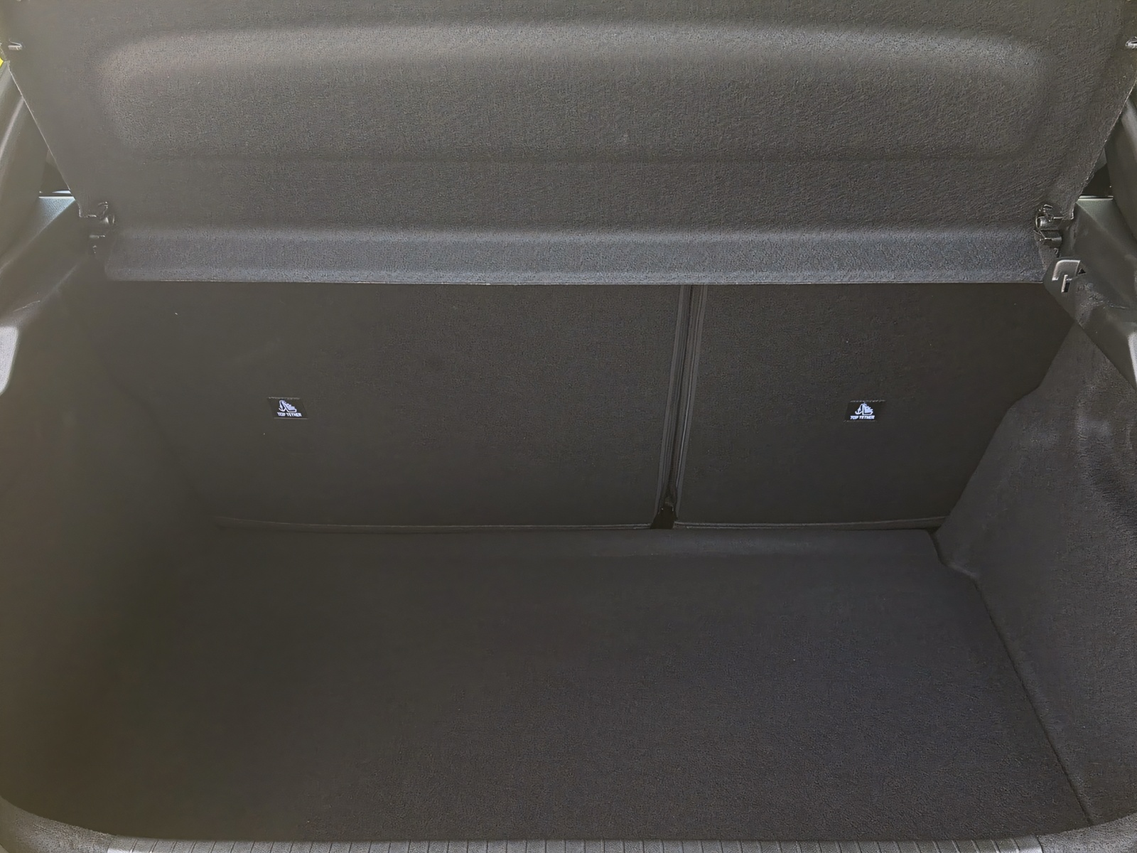 PEUGEOT 208 1.2 Hybrid Style-image-18