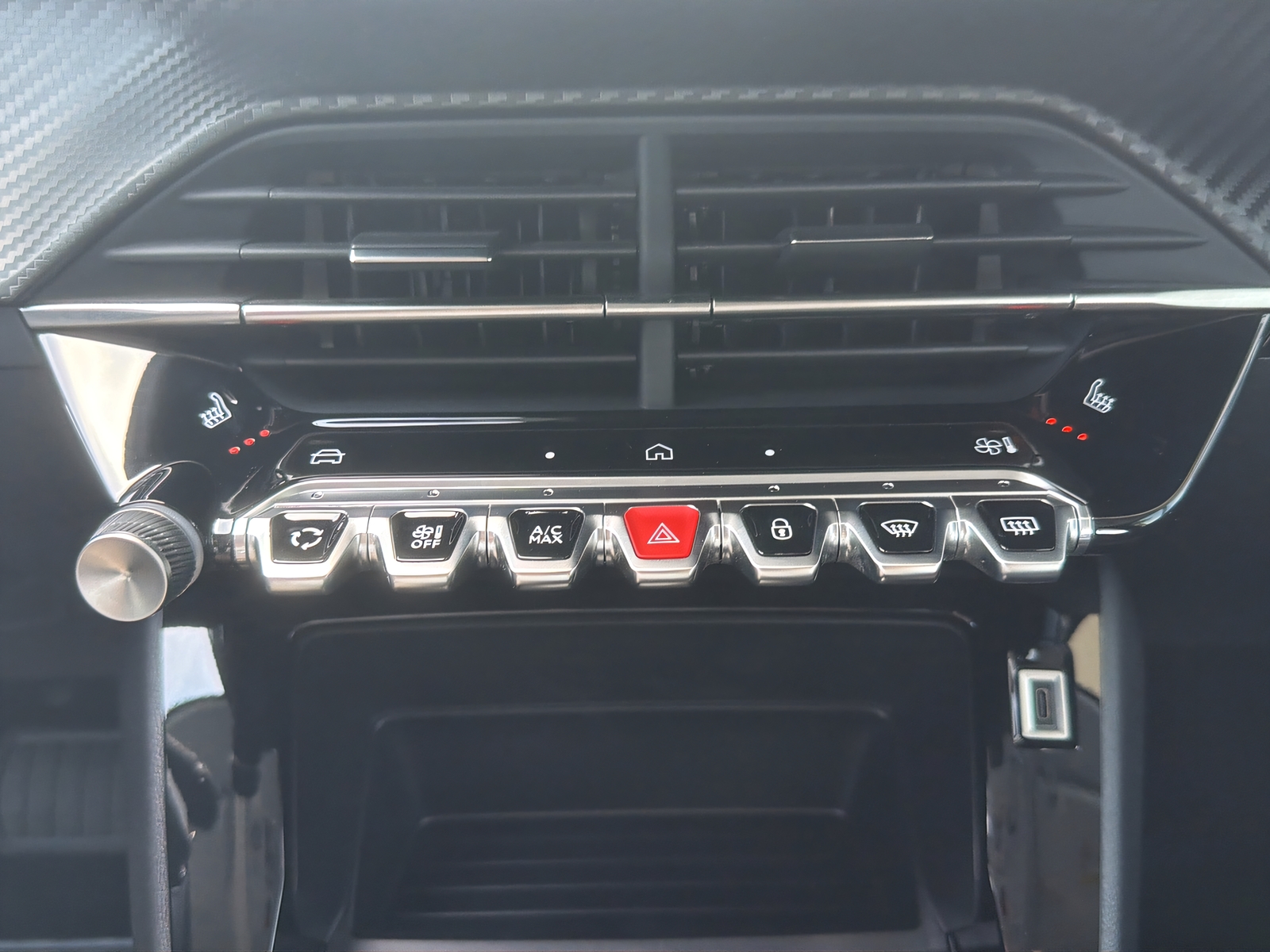 PEUGEOT 208 1.2 Hybrid Style-image-15