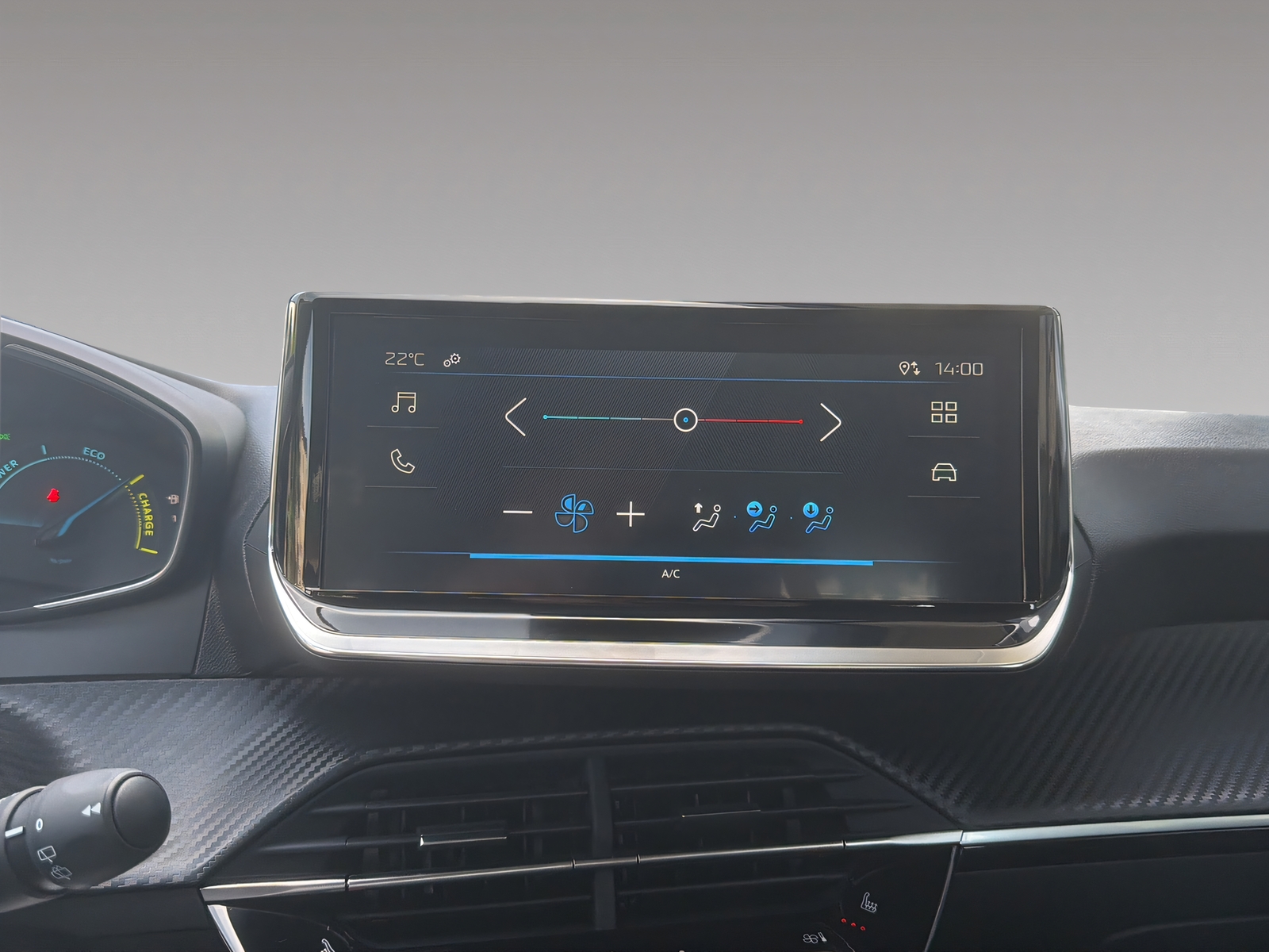 PEUGEOT 208 1.2 Hybrid Style-image-13