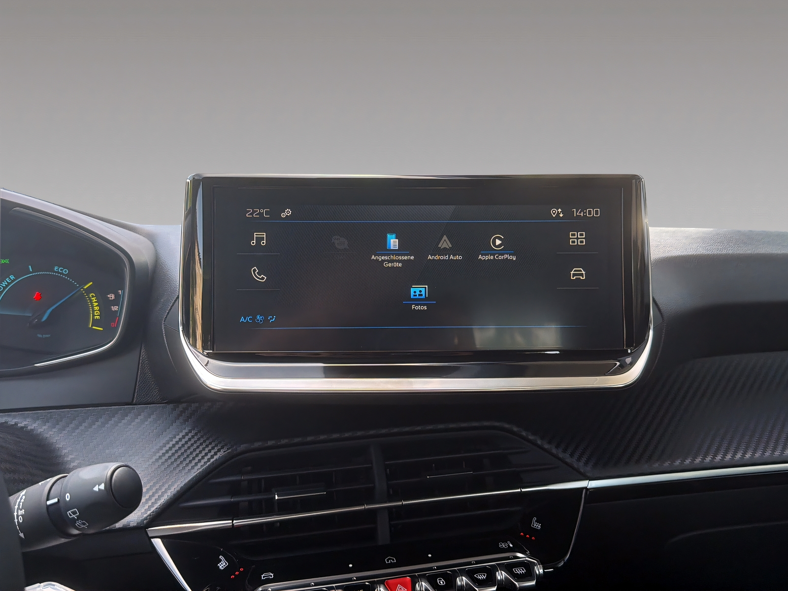 PEUGEOT 208 1.2 Hybrid Style-image-14