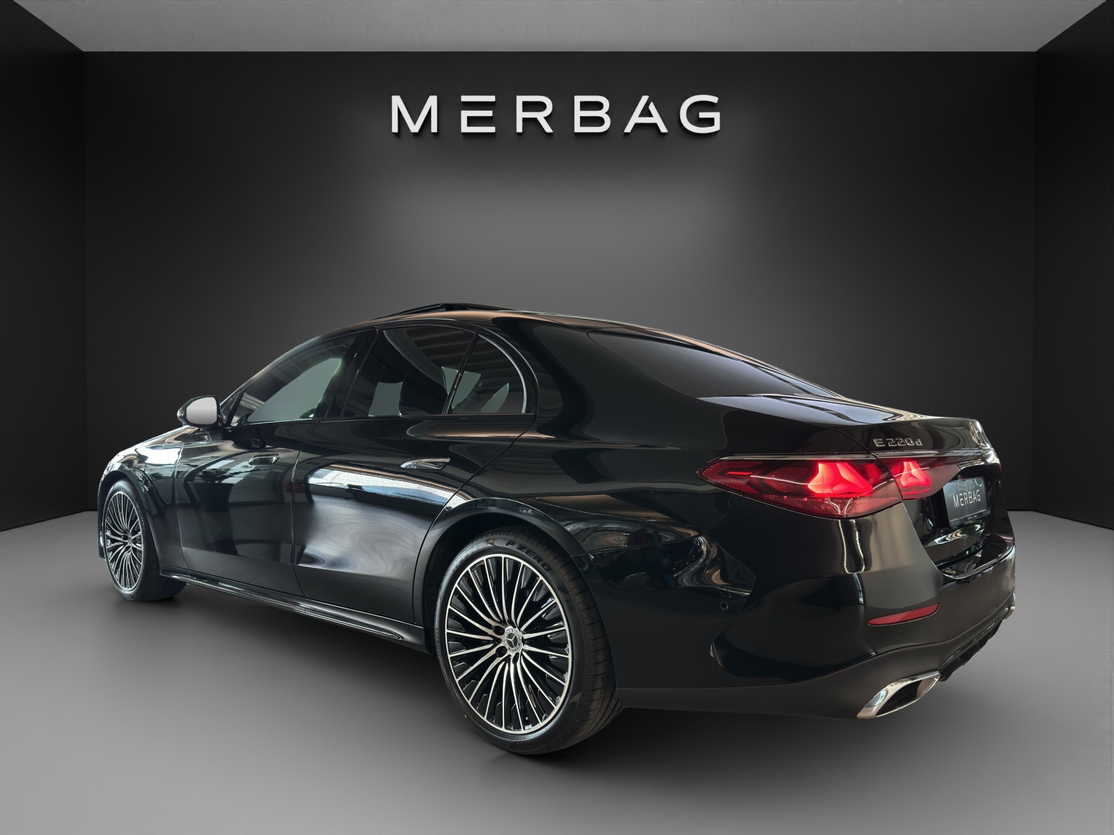 MERCEDES-BENZ E 220 d T 4M 9G-Tronic AMG Line-image-3