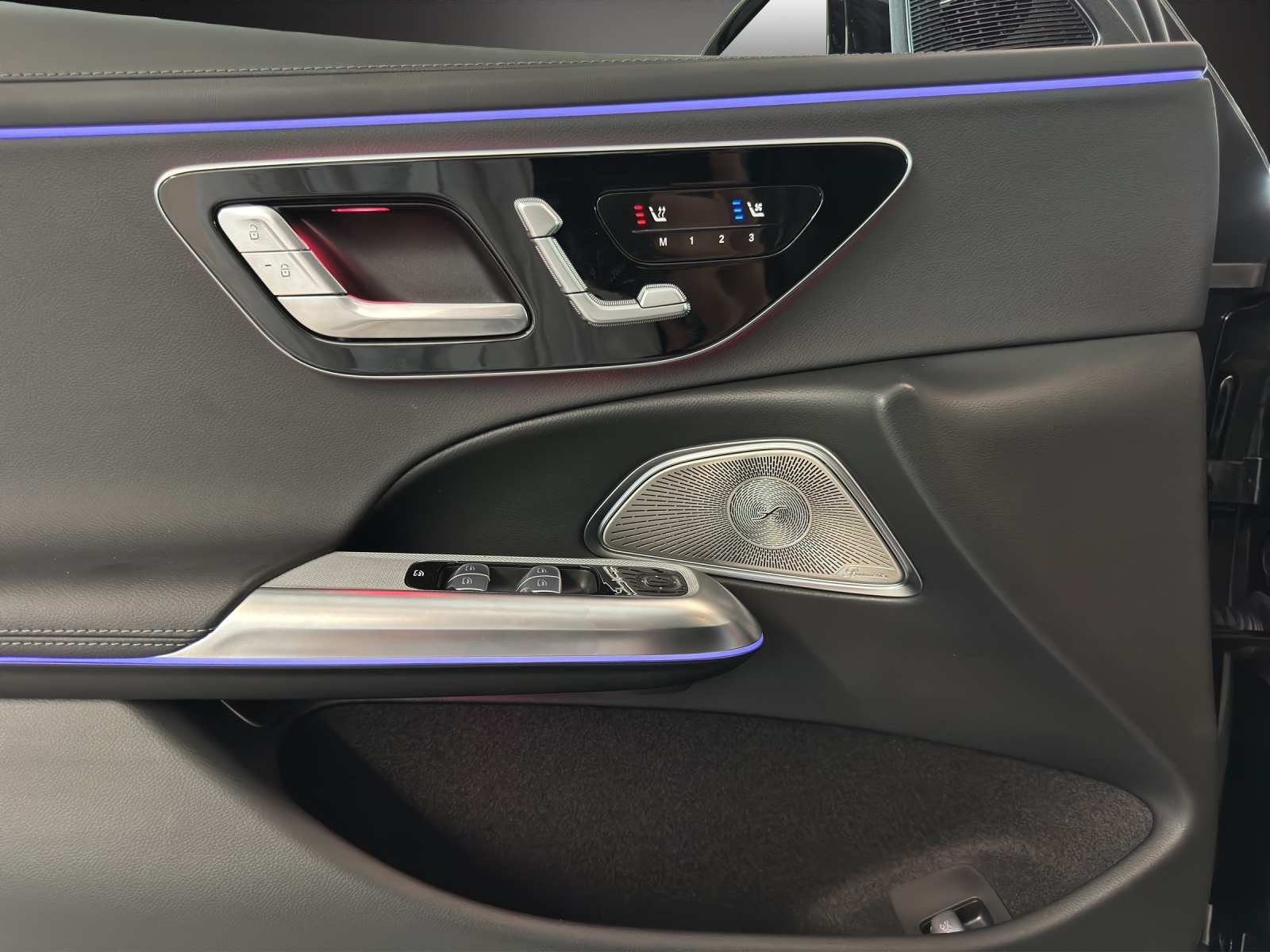 MERCEDES-BENZ E 220 d T 4M 9G-Tronic AMG Line-image-12