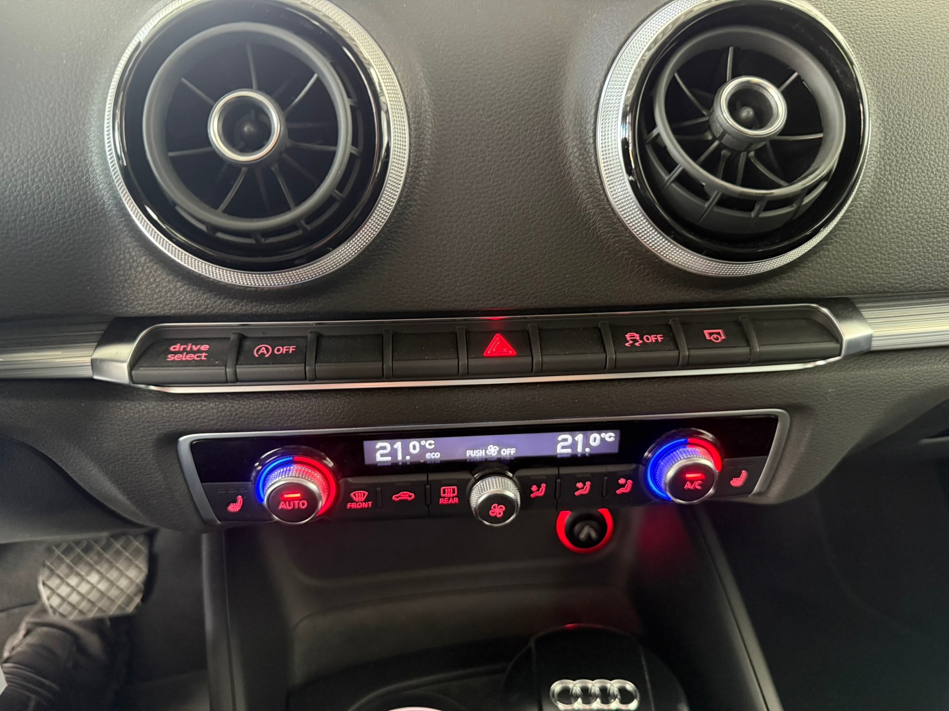 AUDI A3 Limousine 1.8 TFSI Ambition S-tronic-image-21
