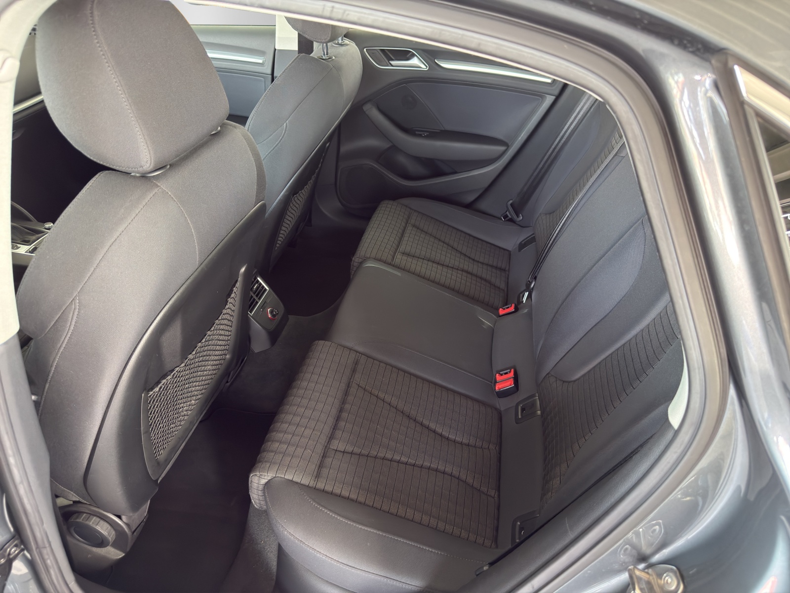 AUDI A3 Limousine 1.8 TFSI Ambition S-tronic-image-9