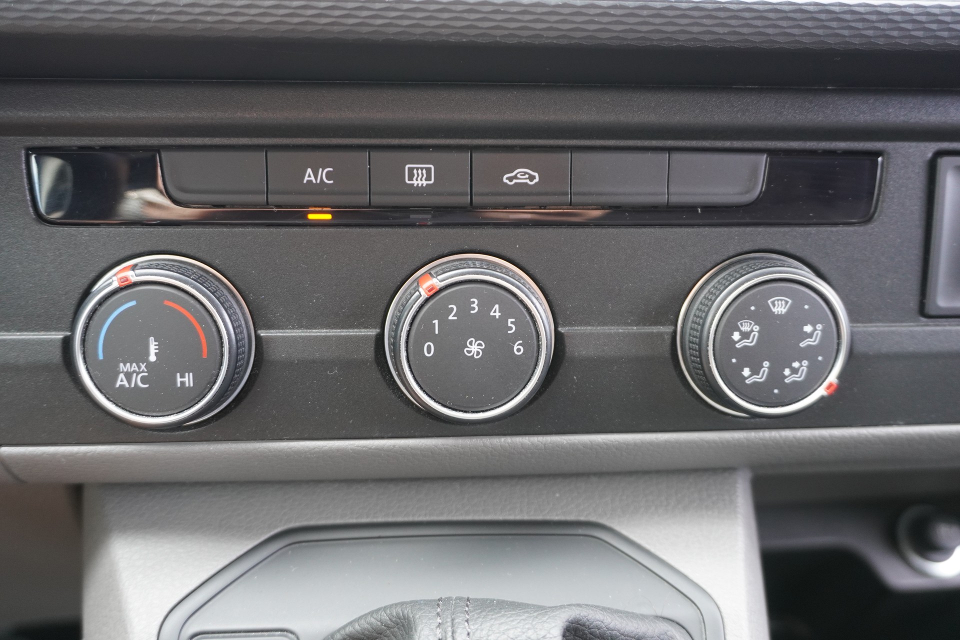 VW T6.1 2.0 TDI DSG EINBAUSCHRÄNKE!!!-image-17