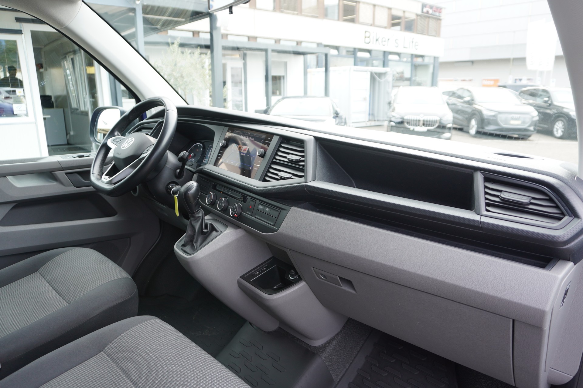 VW T6.1 2.0 TDI DSG EINBAUSCHRÄNKE!!!-image-11