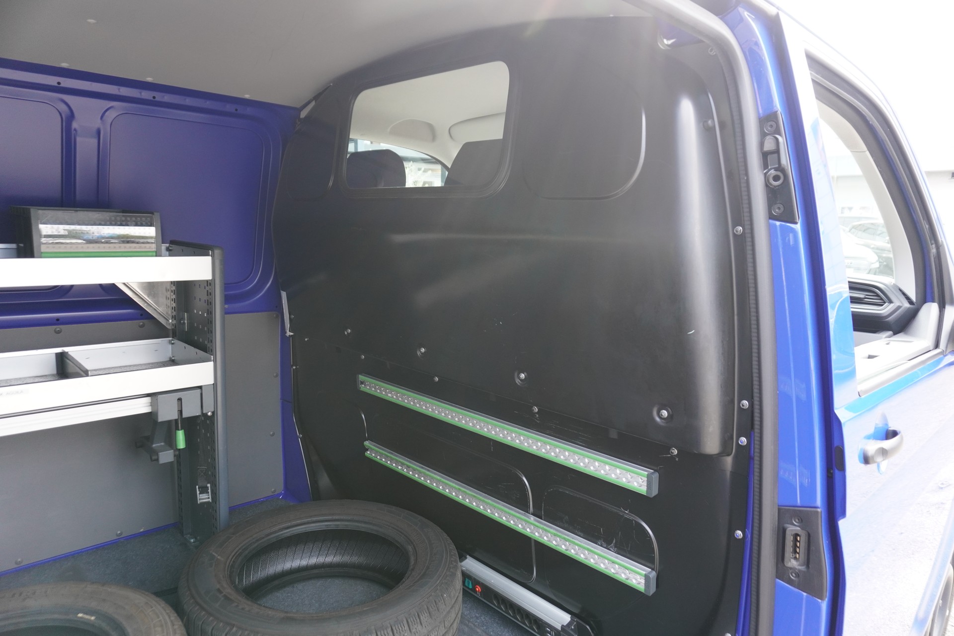 VW T6.1 2.0 TDI DSG EINBAUSCHRÄNKE!!!-image-31