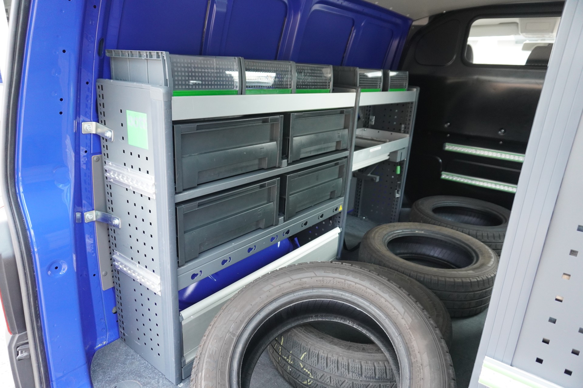 VW T6.1 2.0 TDI DSG EINBAUSCHRÄNKE!!!-image-28