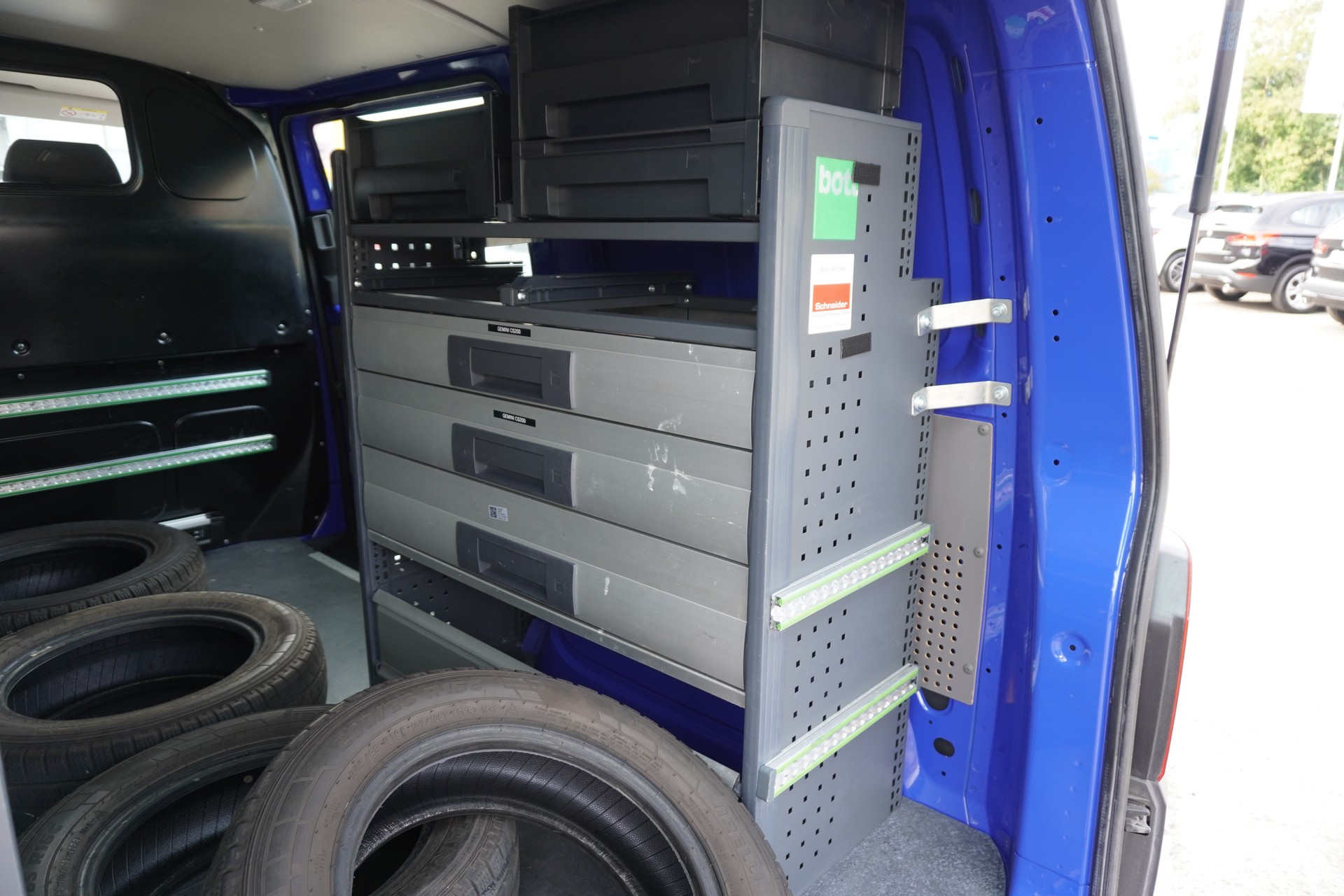 VW T6.1 2.0 TDI DSG EINBAUSCHRÄNKE!!!-image-29