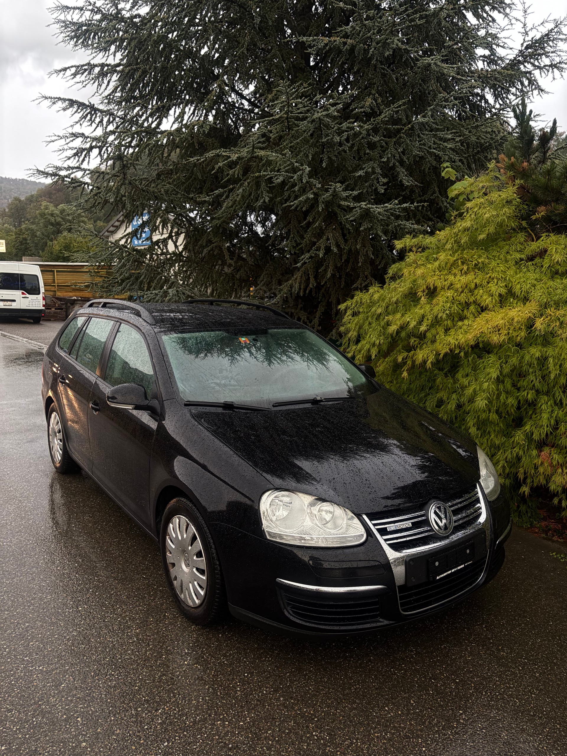 VW Golf Variant 1.9 TDI BlueMotion Trendline-image-2