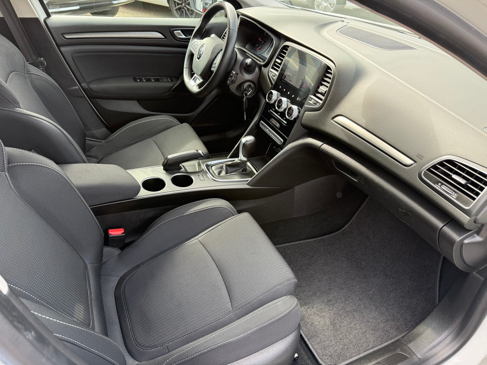 RENAULT Mégane Grandtour 1.5 dCi Business EDC-image-9