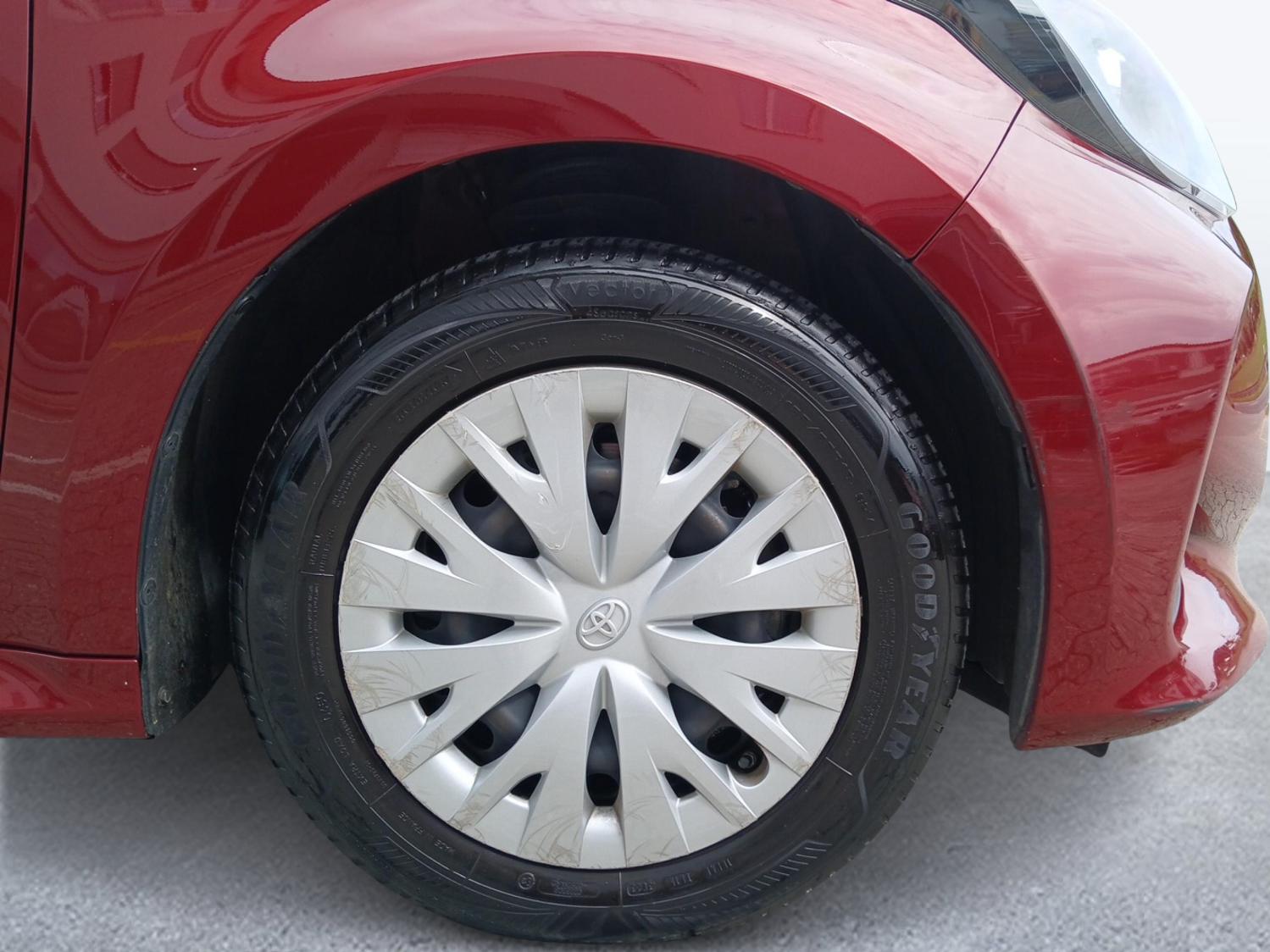 TOYOTA Yaris 1.5 VVT-i HSD Active-image-15