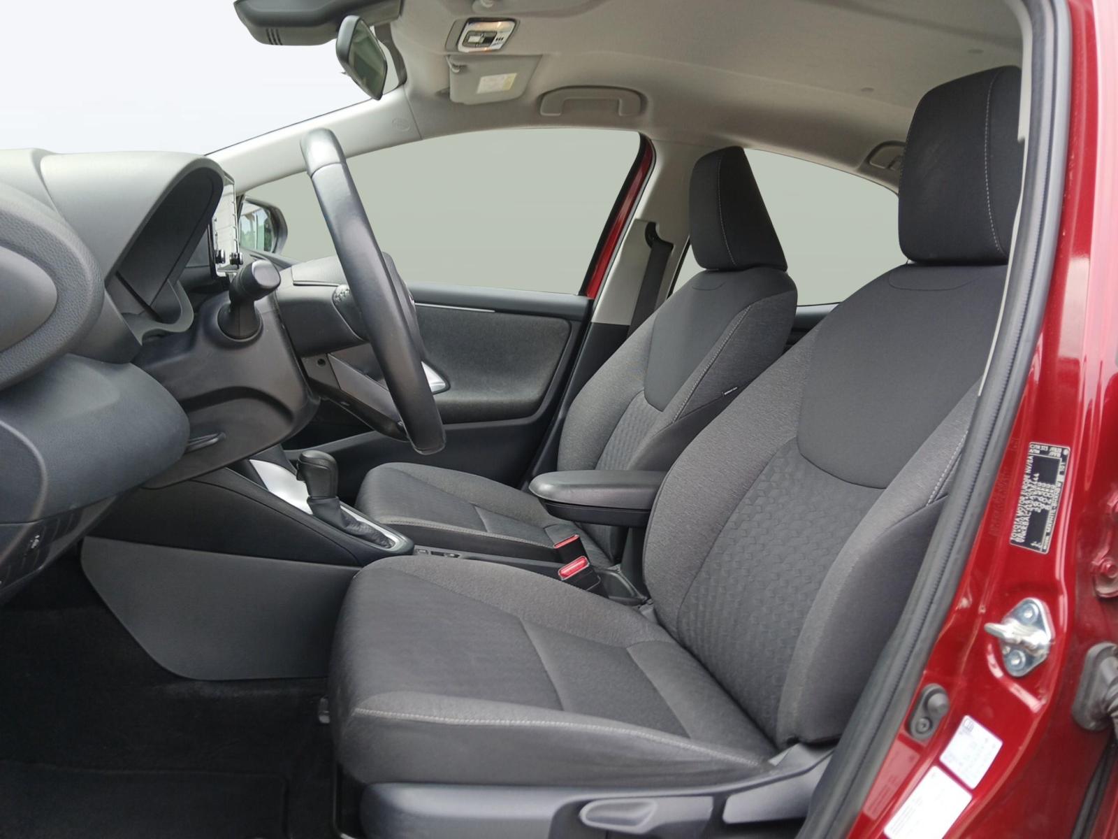 TOYOTA Yaris 1.5 VVT-i HSD Active-image-8