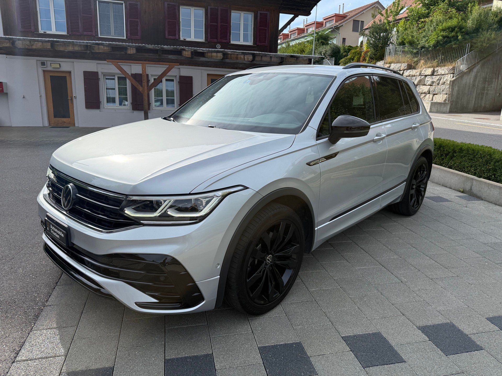 VW Tiguan 2.0TSI R-Line 4Motion DSG-image-2