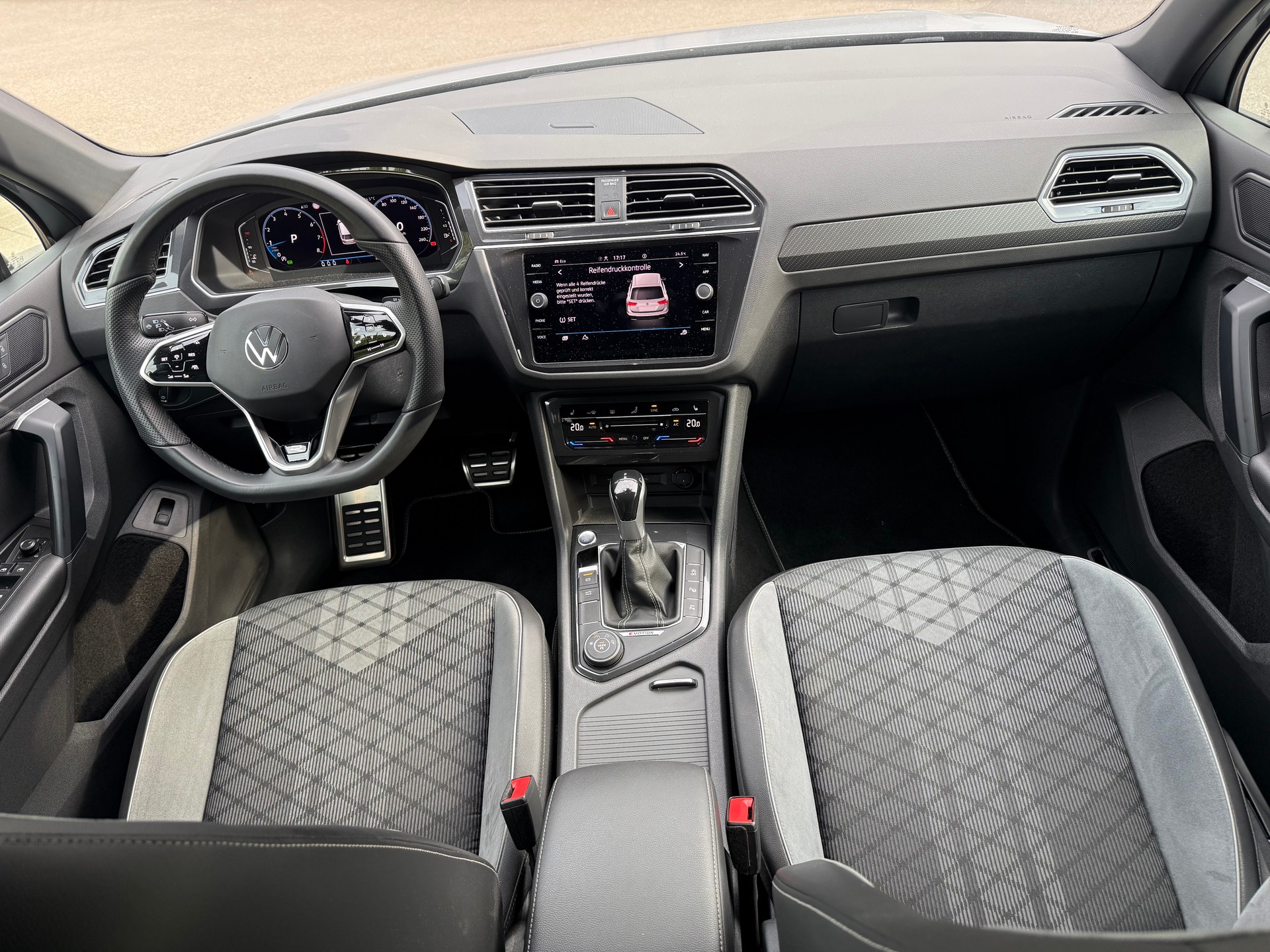 VW Tiguan 2.0TSI R-Line 4Motion DSG-image-7