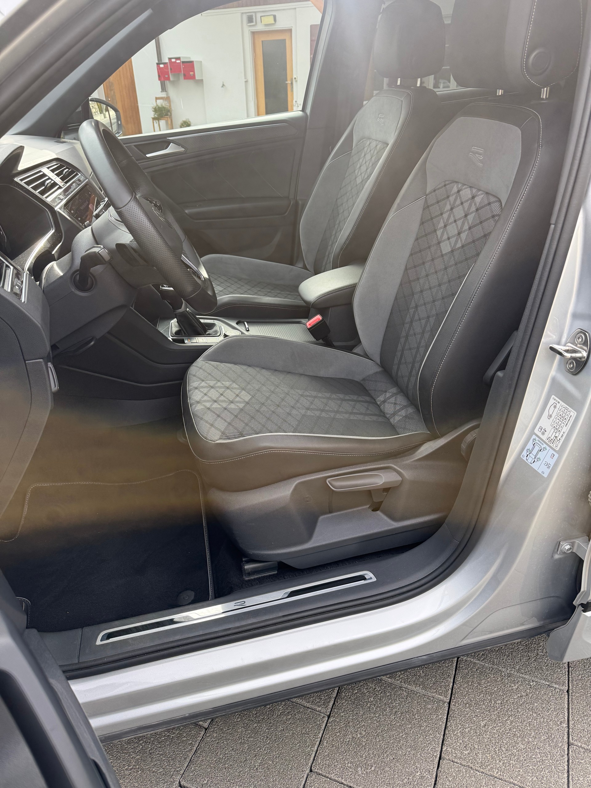 VW Tiguan 2.0TSI R-Line 4Motion DSG-image-8