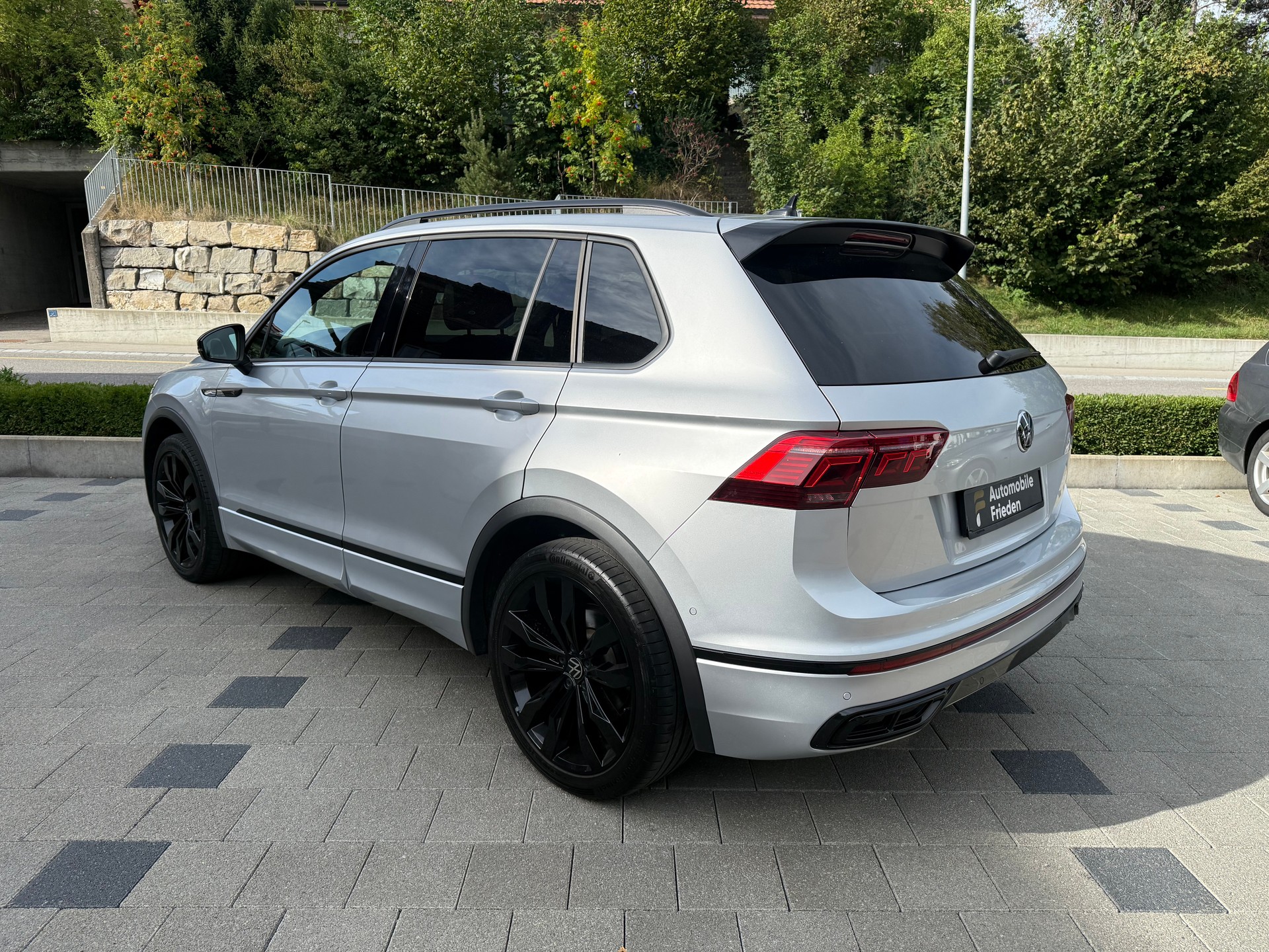 VW Tiguan 2.0TSI R-Line 4Motion DSG-image-3