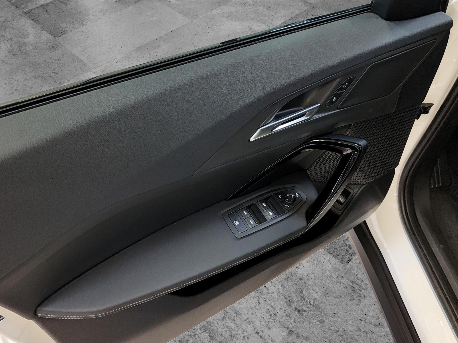 BMW X1 18d sDrive-image-14