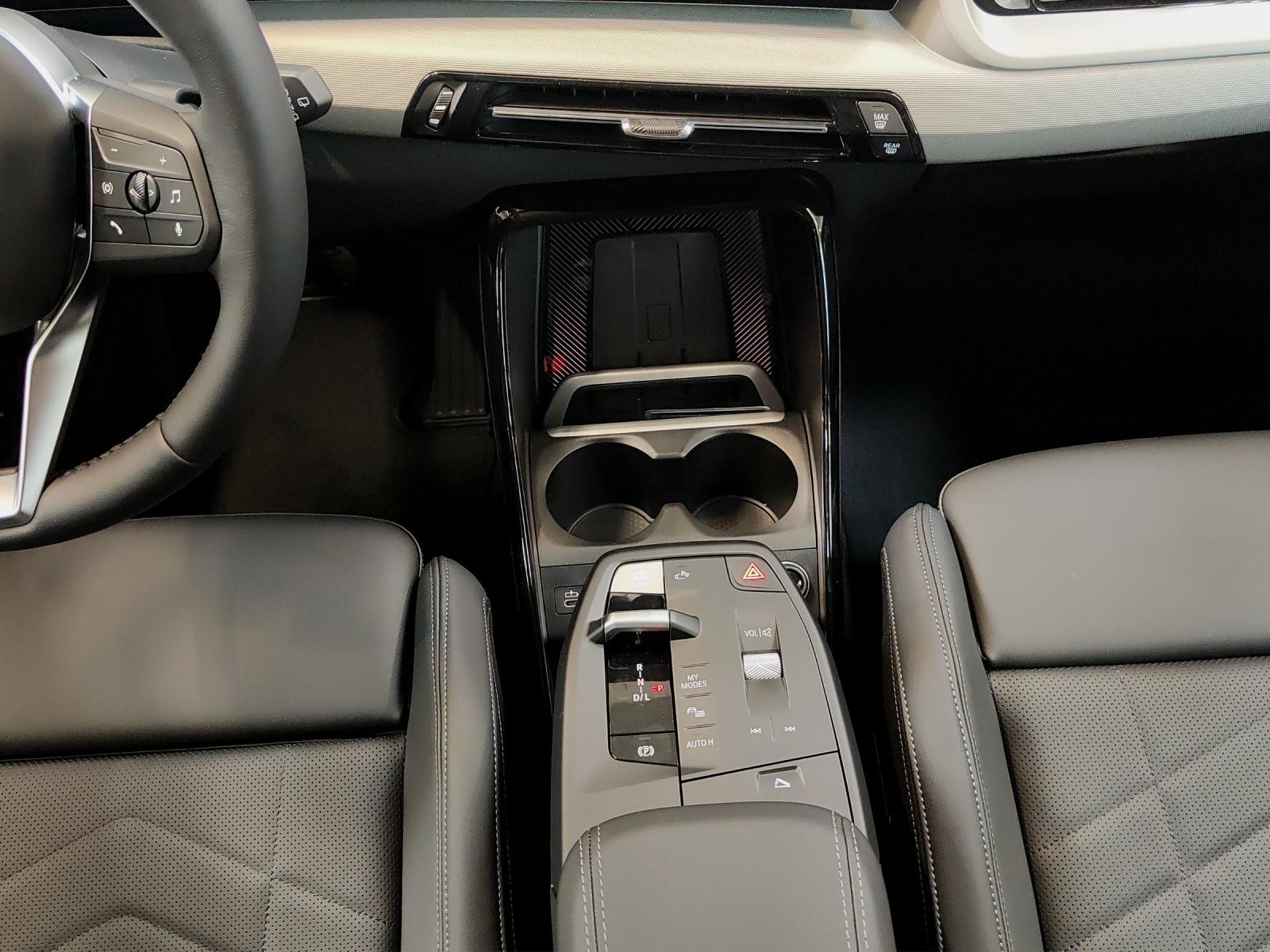BMW X1 18d sDrive-image-12
