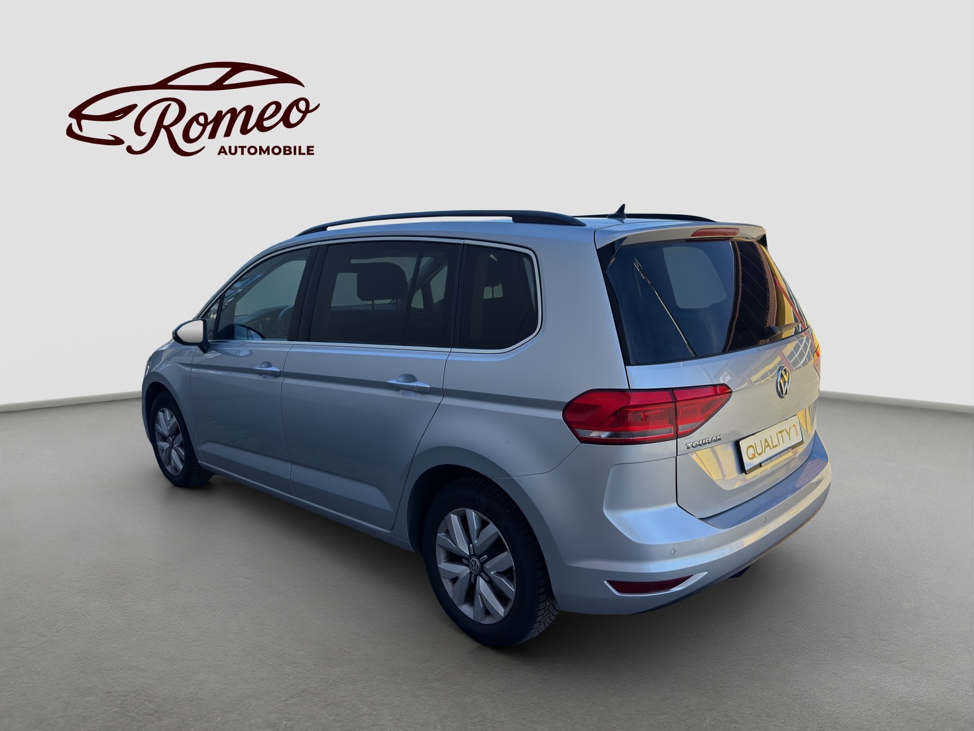 VW Touran 1.6 TDI BlueMotion Technology Comfortline DSG ** Frisch ab MFK und Service **-image-3