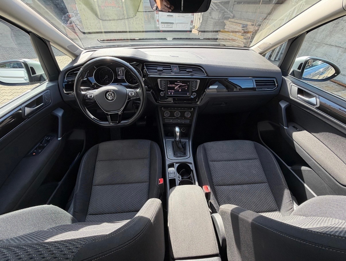 VW Touran 1.6 TDI BlueMotion Technology Comfortline DSG ** Frisch ab MFK und Service **-image-4