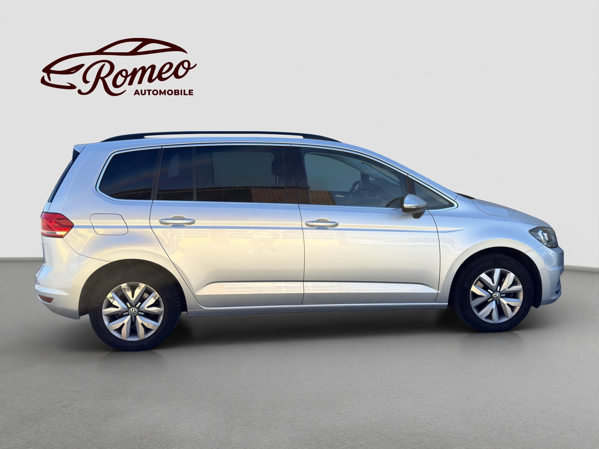 VW Touran 1.6 TDI BlueMotion Technology Comfortline DSG ** Frisch ab MFK und Service **-image-4
