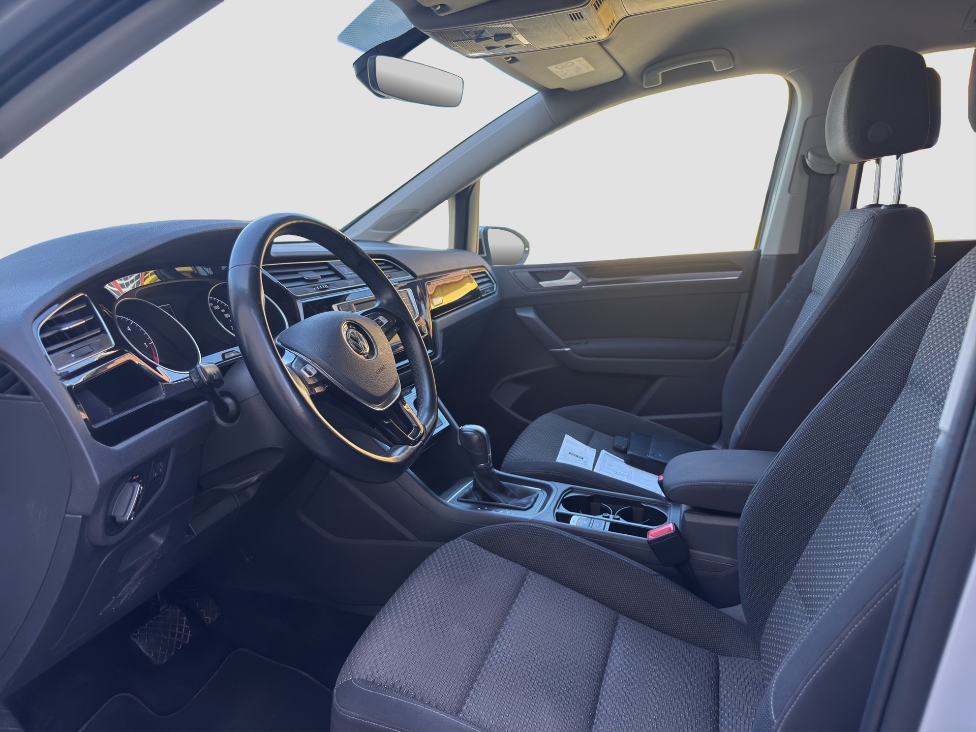 VW Touran 1.6 TDI BlueMotion Technology Comfortline DSG ** Frisch ab MFK und Service **-image-8