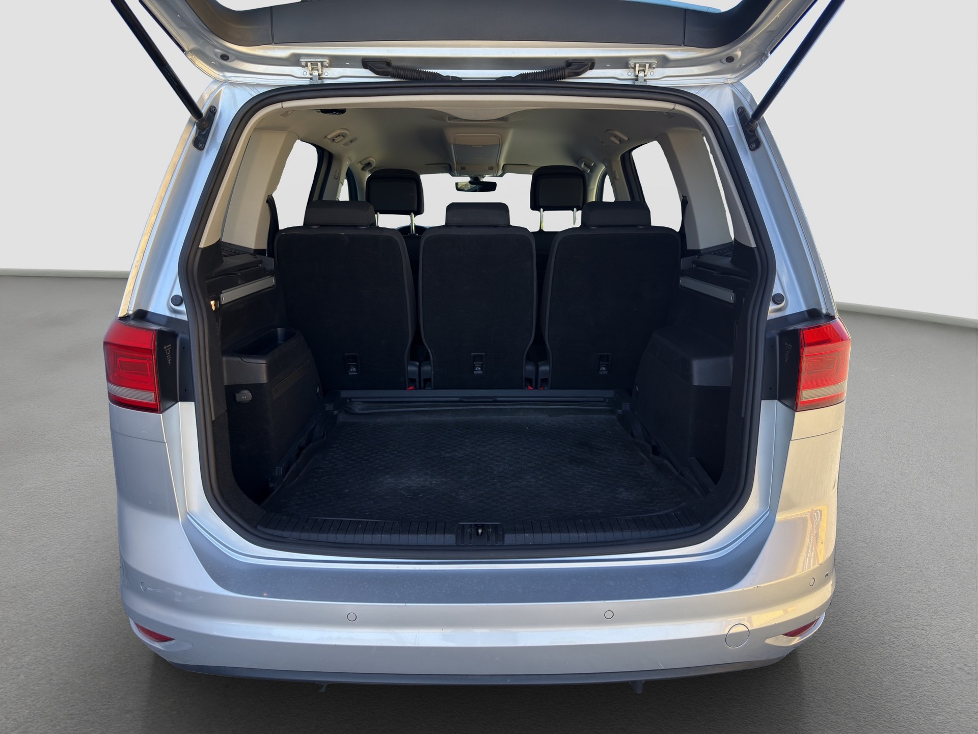 VW Touran 1.6 TDI BlueMotion Technology Comfortline DSG ** Frisch ab MFK und Service **-image-13