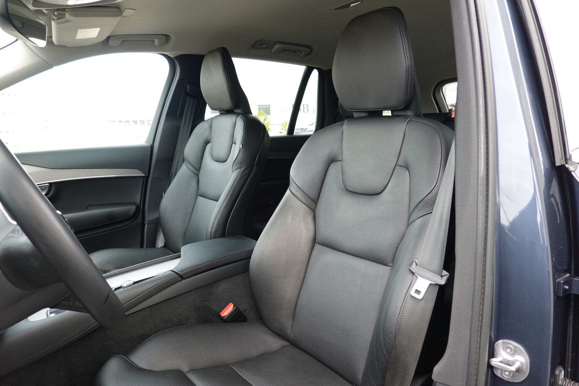 VOLVO XC90 B5 - BENZIN - MILDHYBRID - AWD - "CORE" - GEARTRONIC - 250 PS-image-13