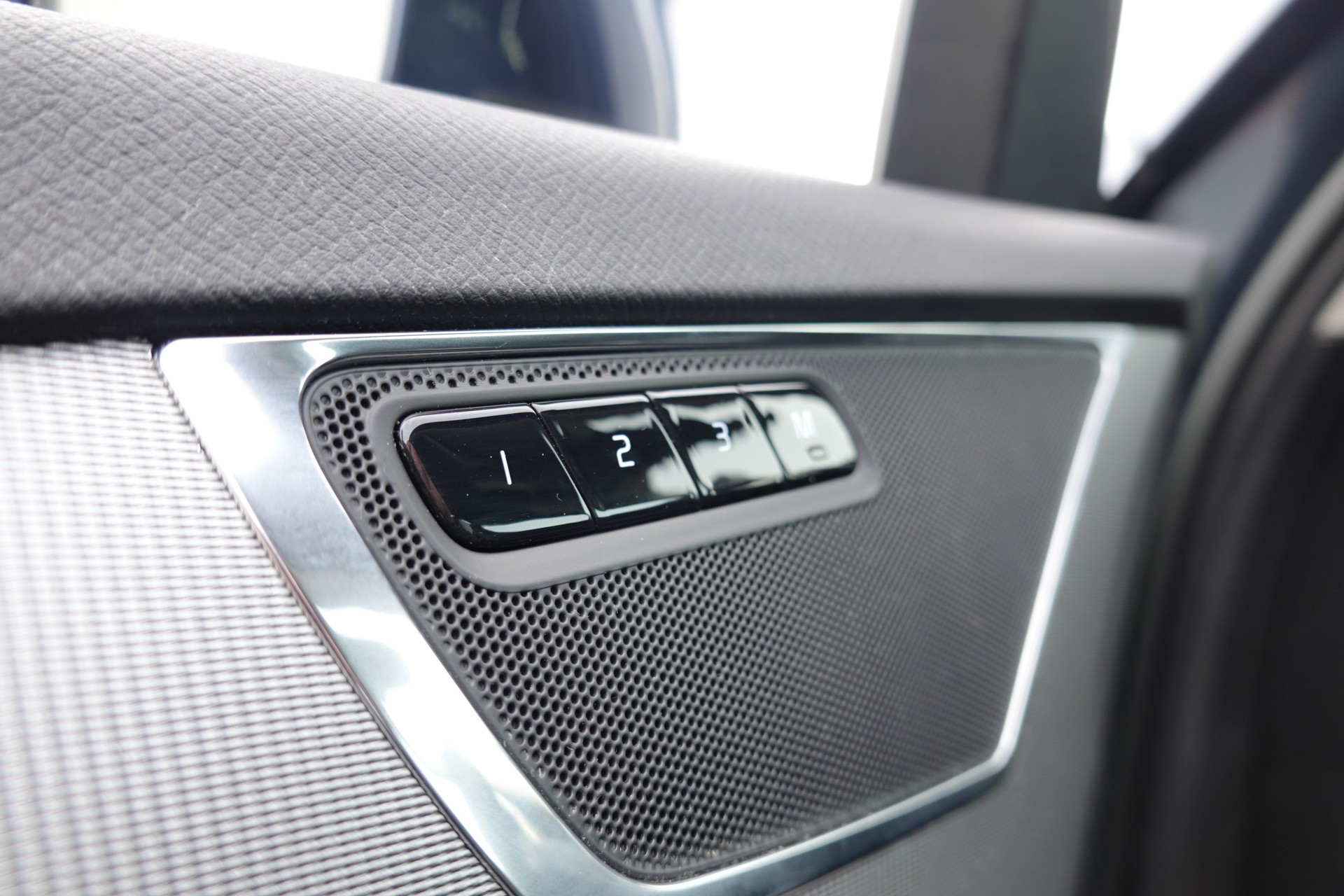 VOLVO XC90 B5 - BENZIN - MILDHYBRID - AWD - "CORE" - GEARTRONIC - 250 PS-image-12