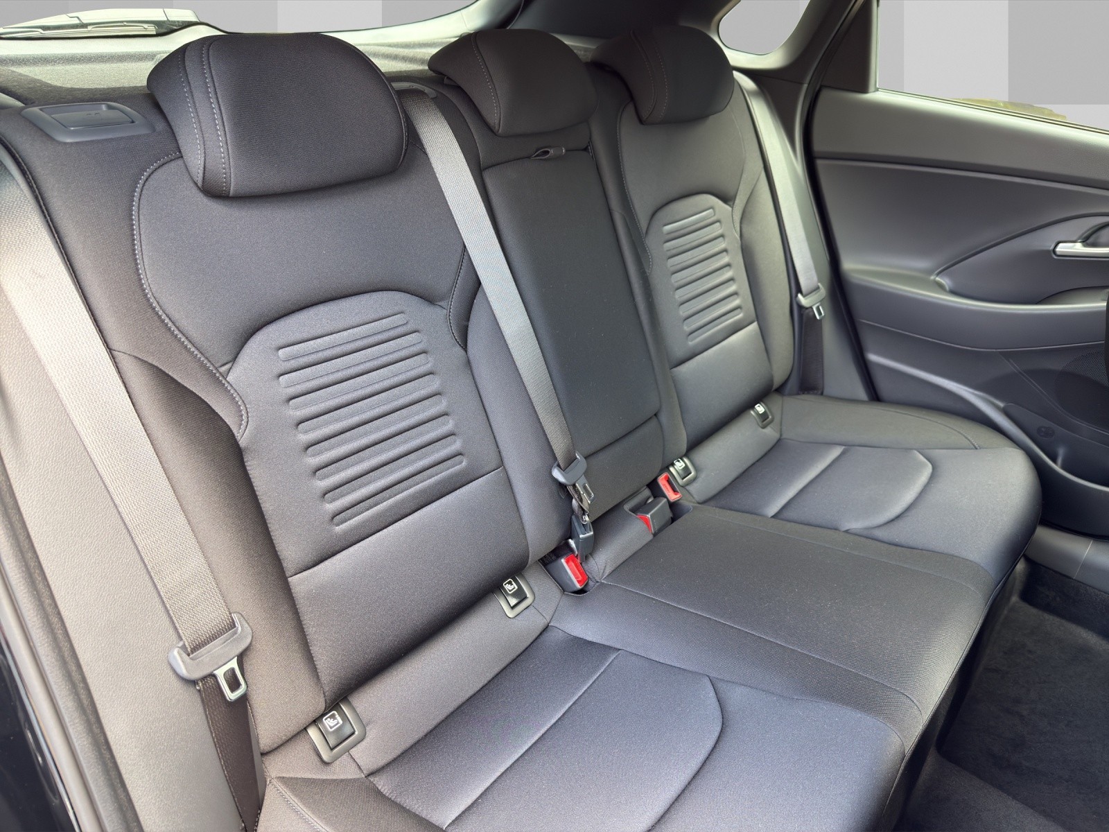 HYUNDAI i30 1.5 T-GDi Amplia 48V MH DCT-image-10
