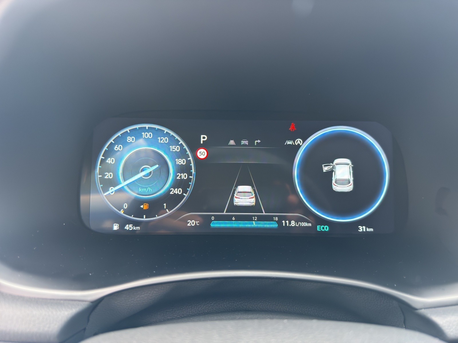 HYUNDAI i30 1.5 T-GDi Amplia 48V MH DCT-image-8