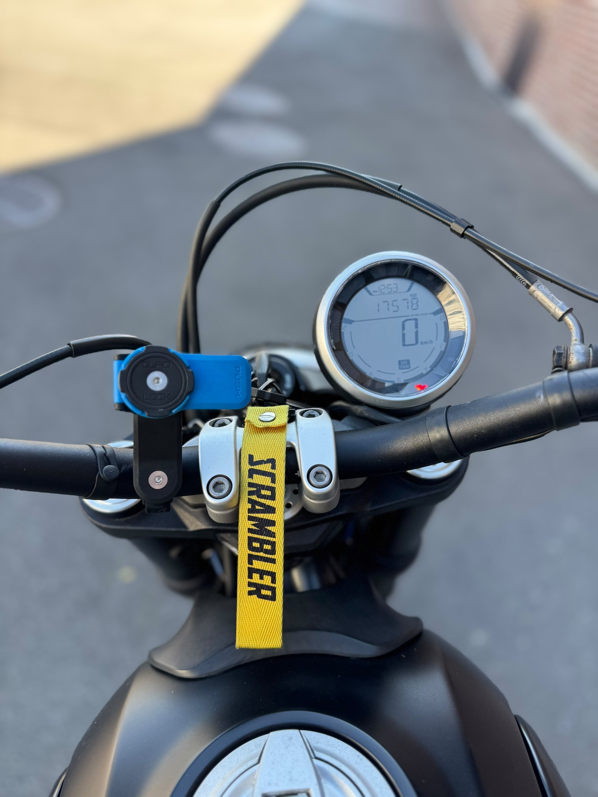 DUCATI SCRAMBLER 800-showroom-element-1