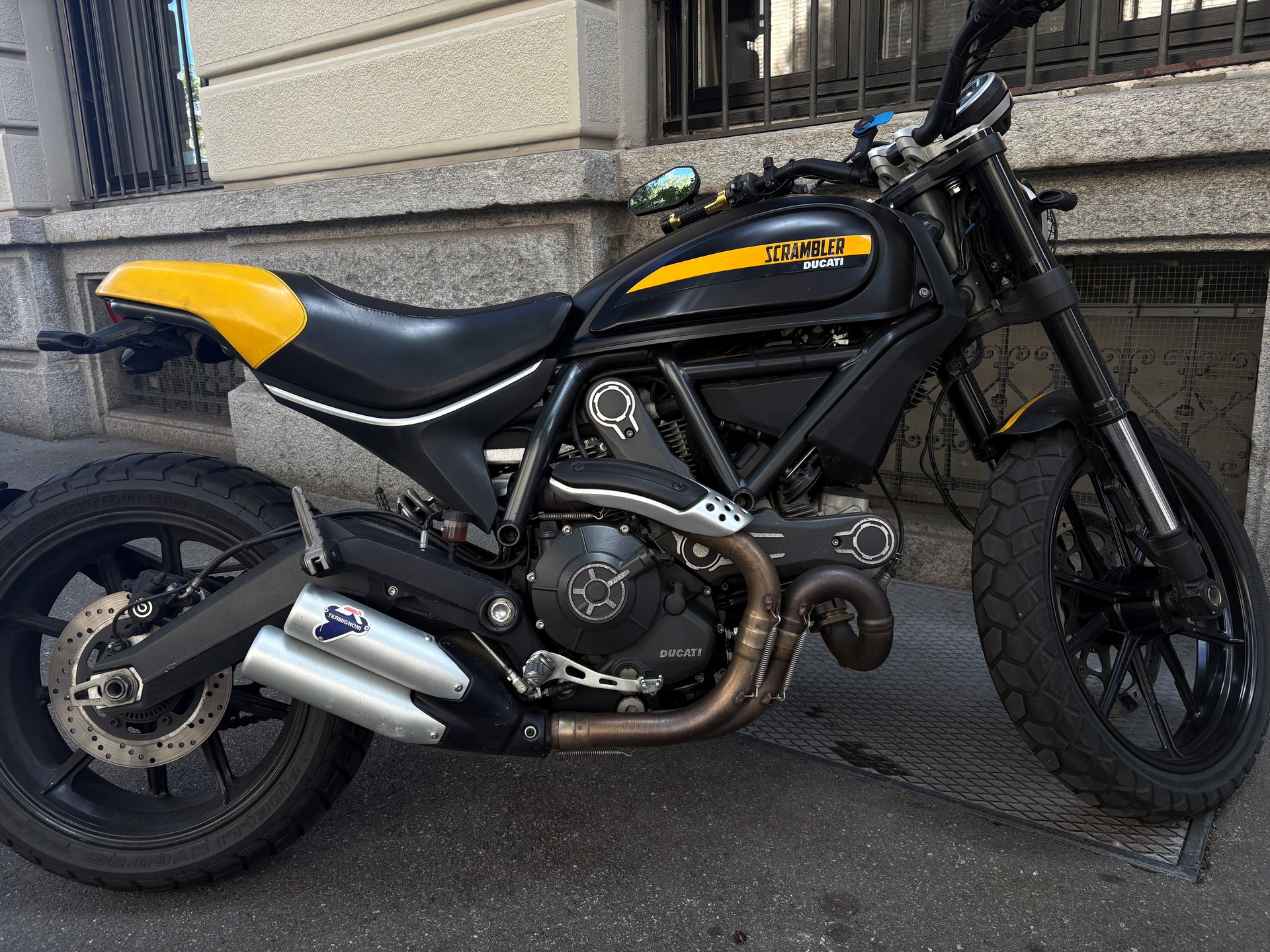DUCATI SCRAMBLER 800-showroom-element-2