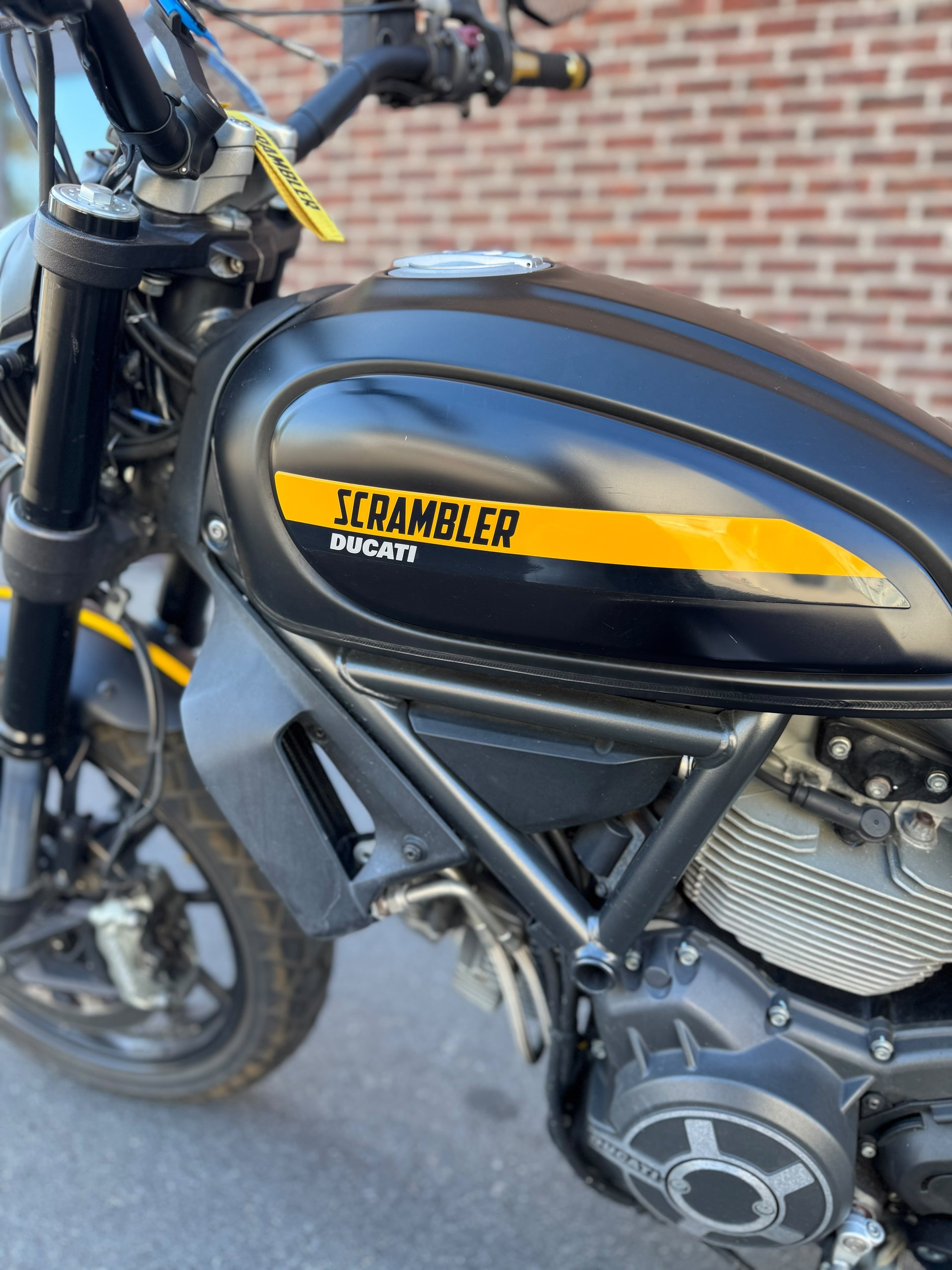 DUCATI SCRAMBLER 800-showroom-element-3